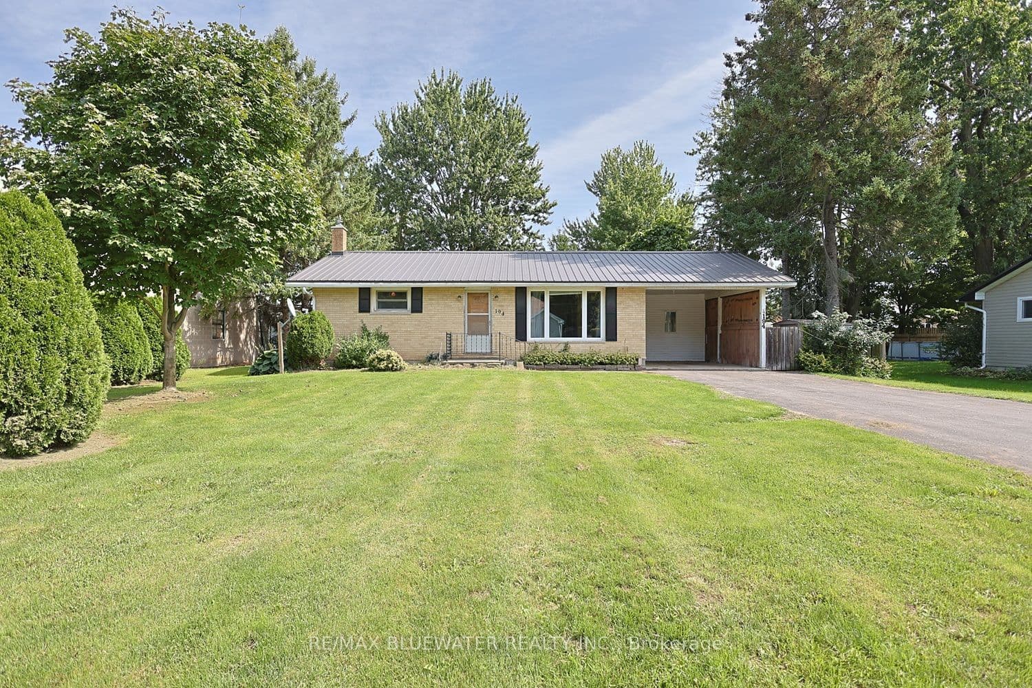 194 West Park Drive photo 1