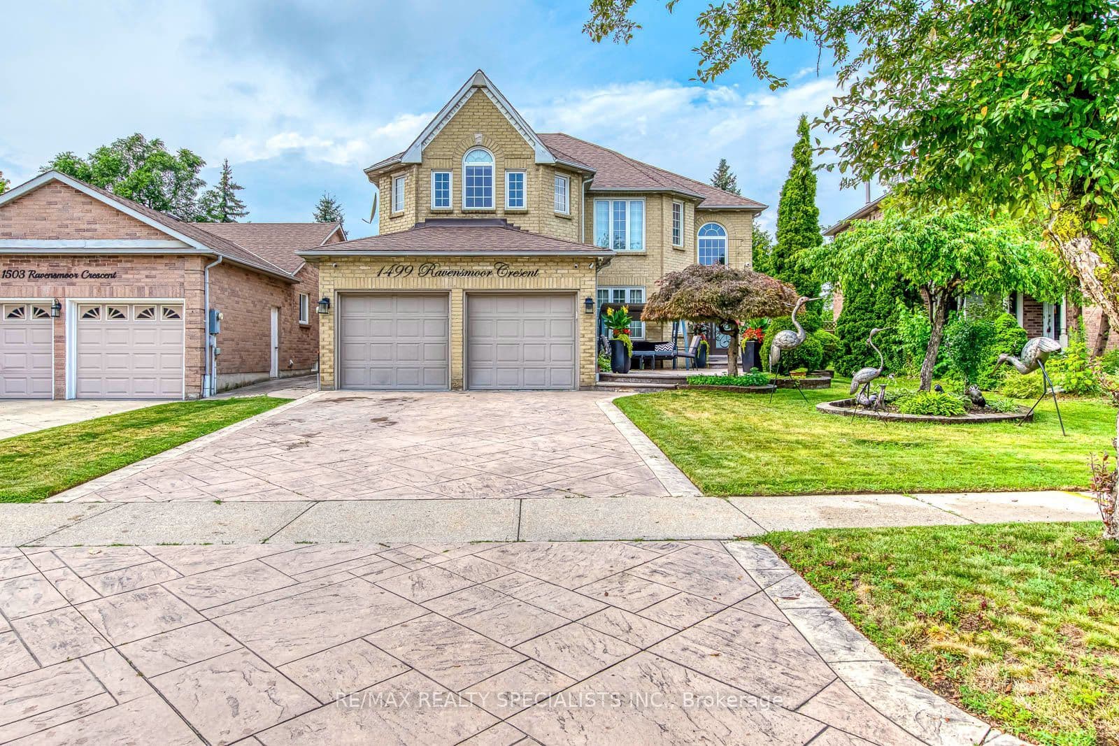 1499 Ravensmoor Crescent photo 1