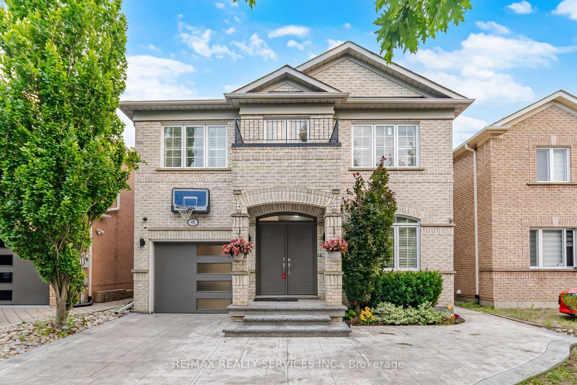 45 Skylark Drive photo 1