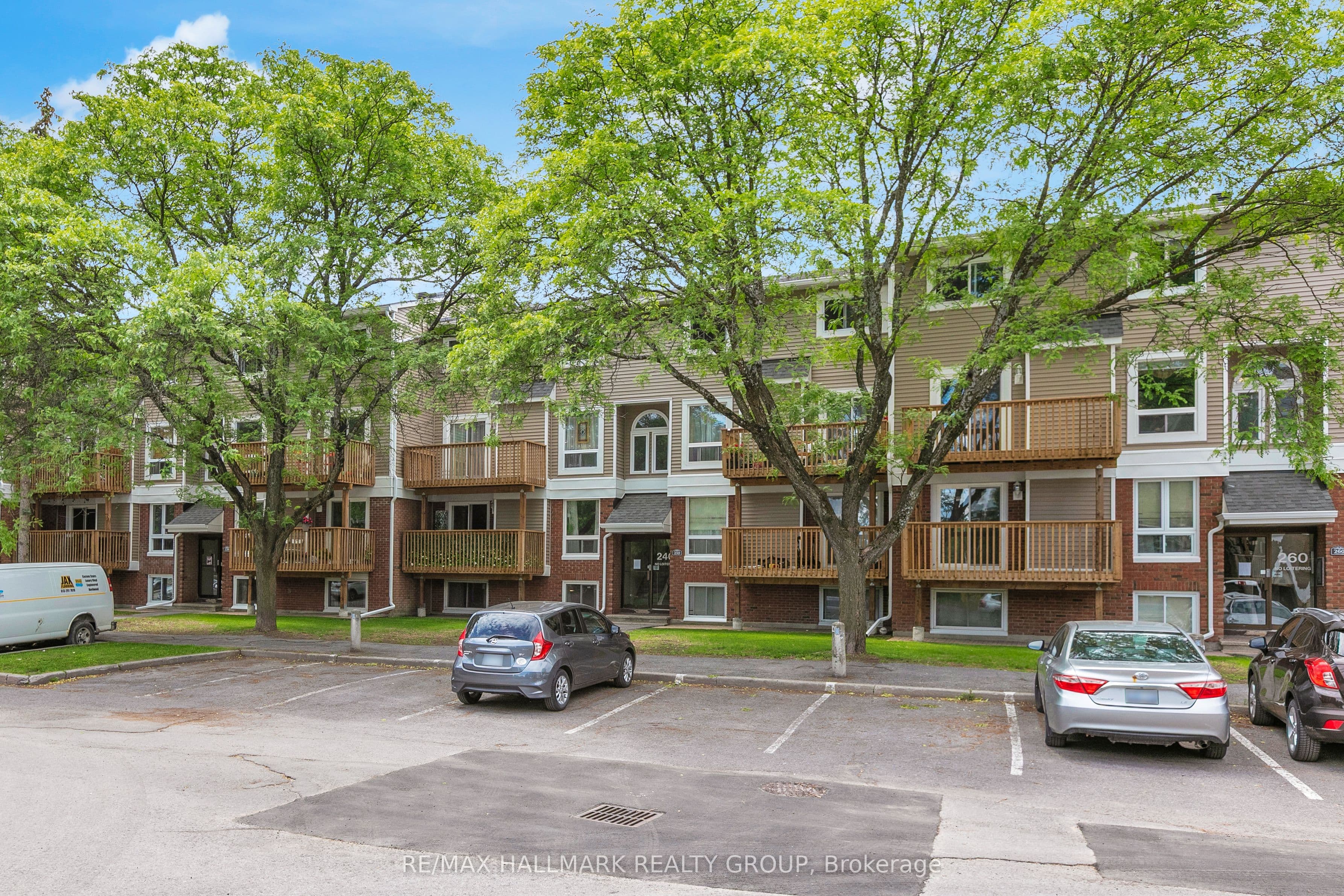 Unit 1 240 Fenerty Court photo 1