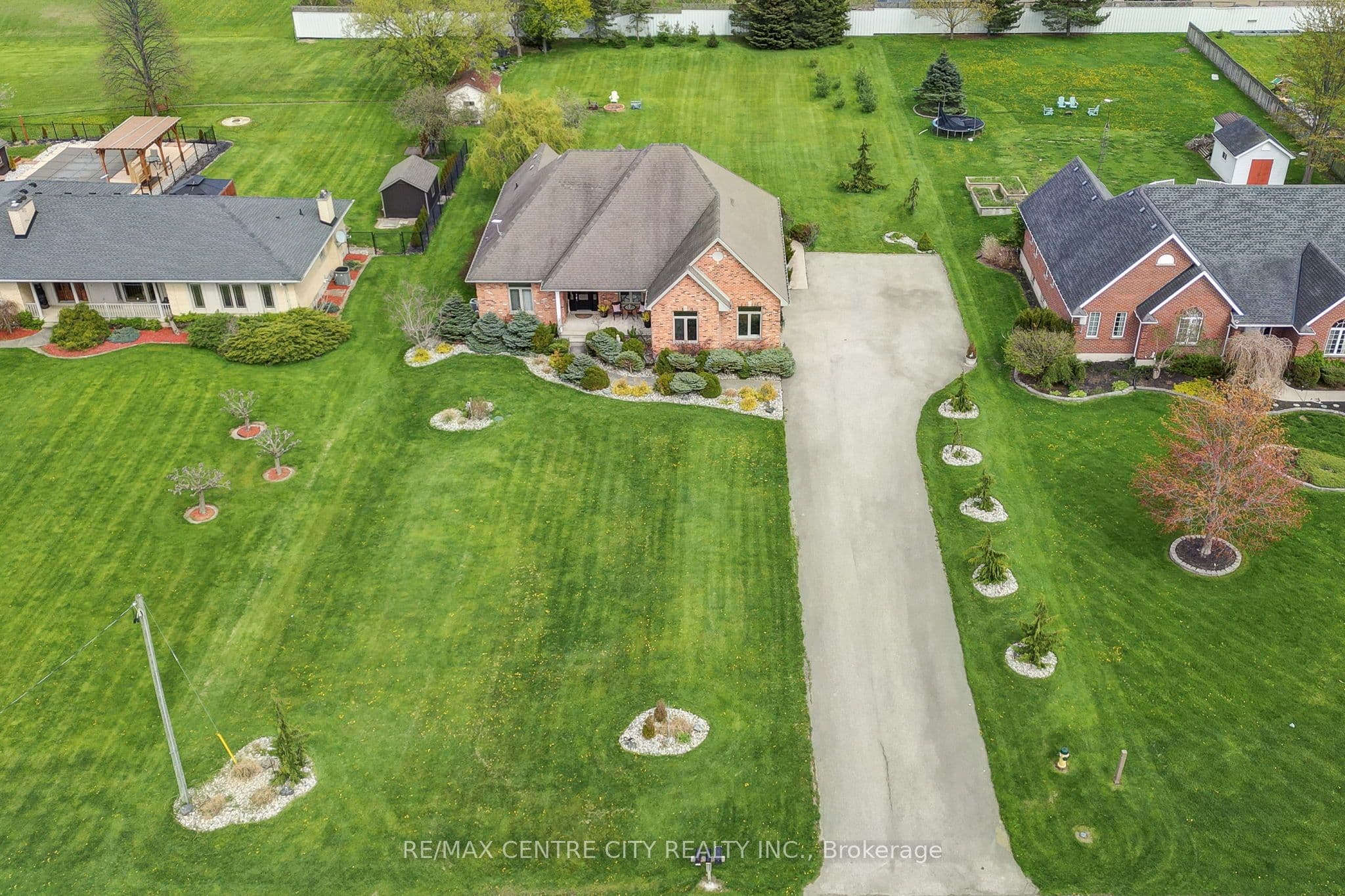 9538 Tower Road photo 1