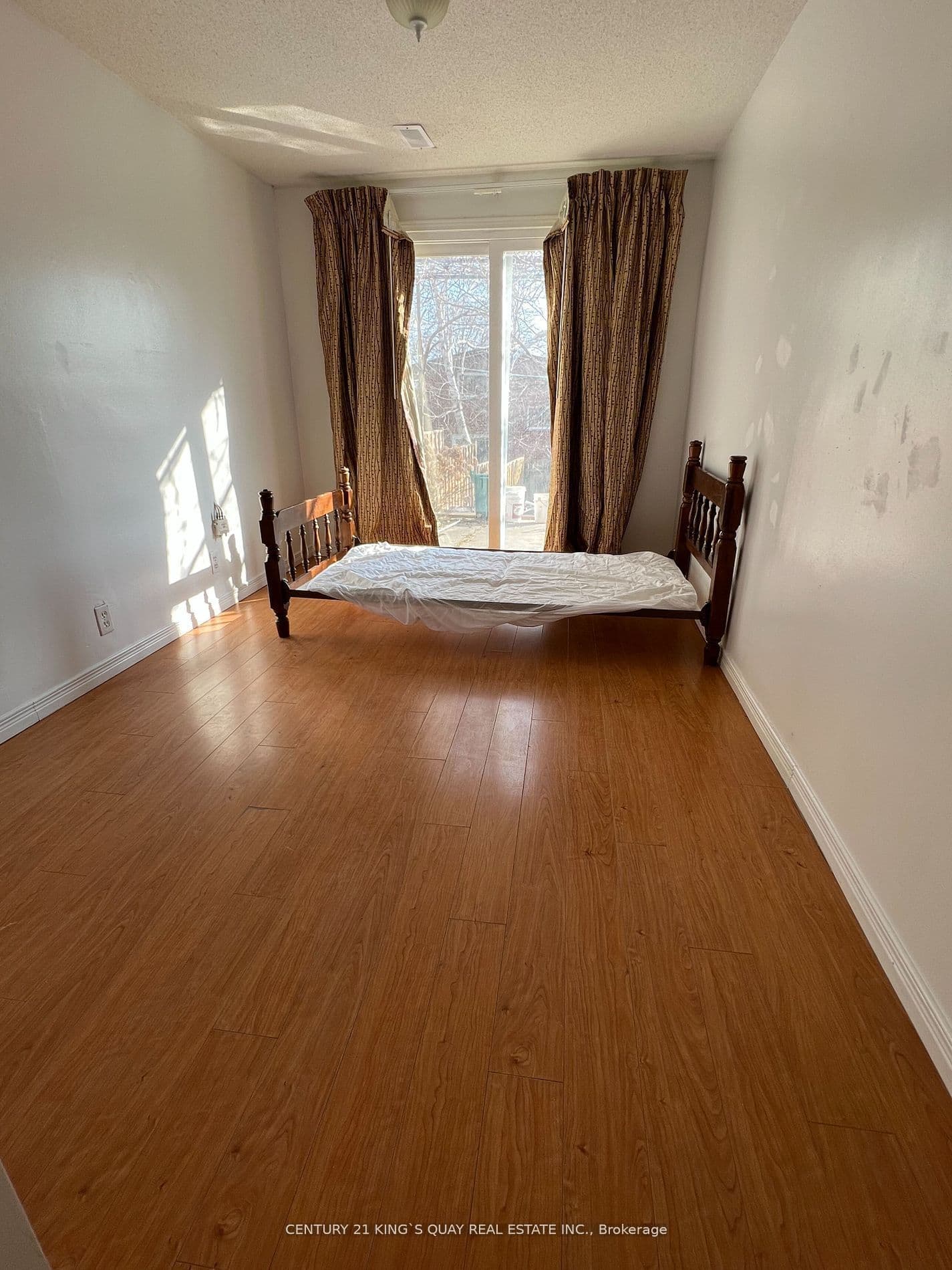 Unit LOWER 74 glendower Circuit photo 1