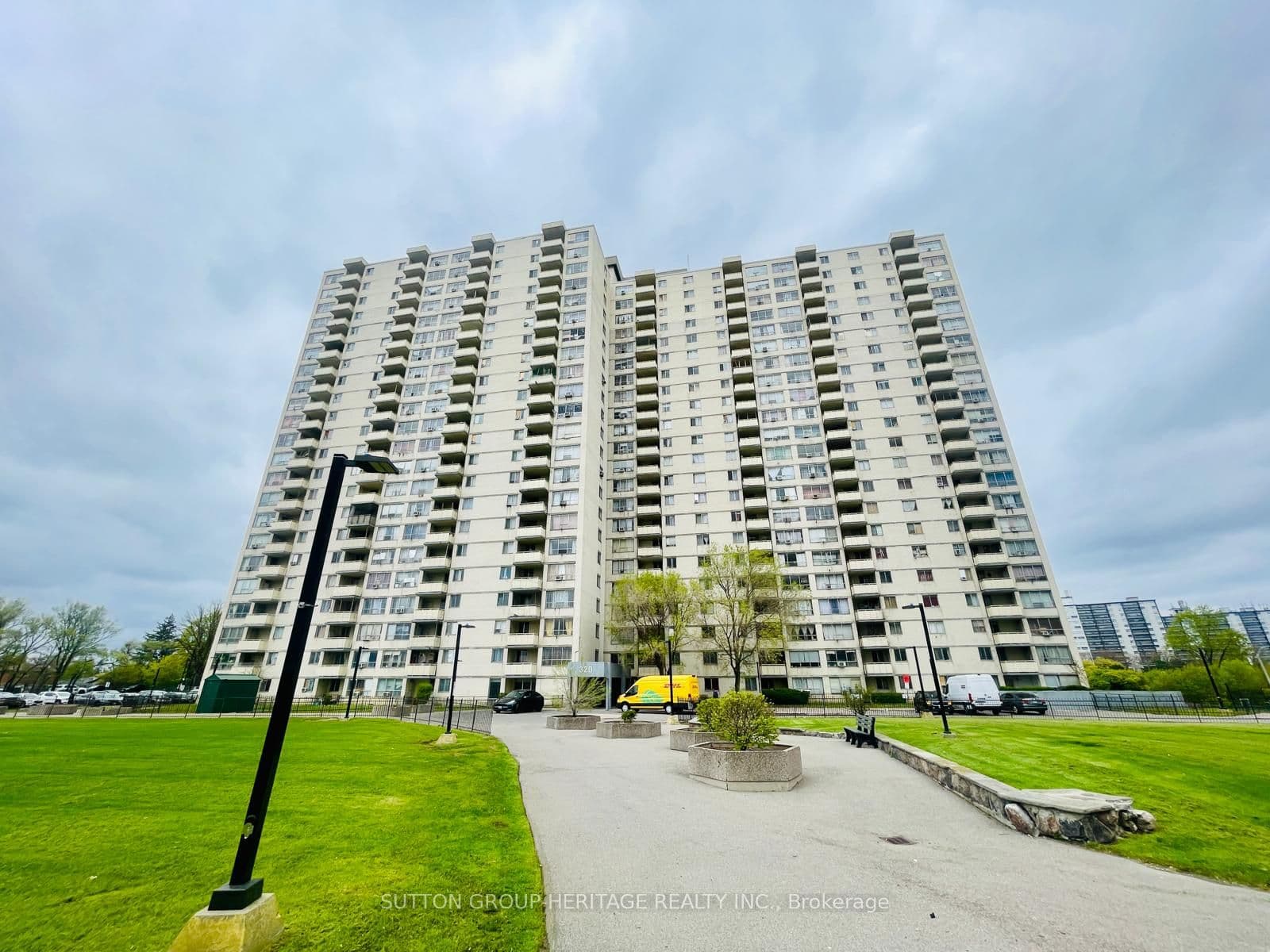 Unit 1613 320 Dixon Parkway photo 1