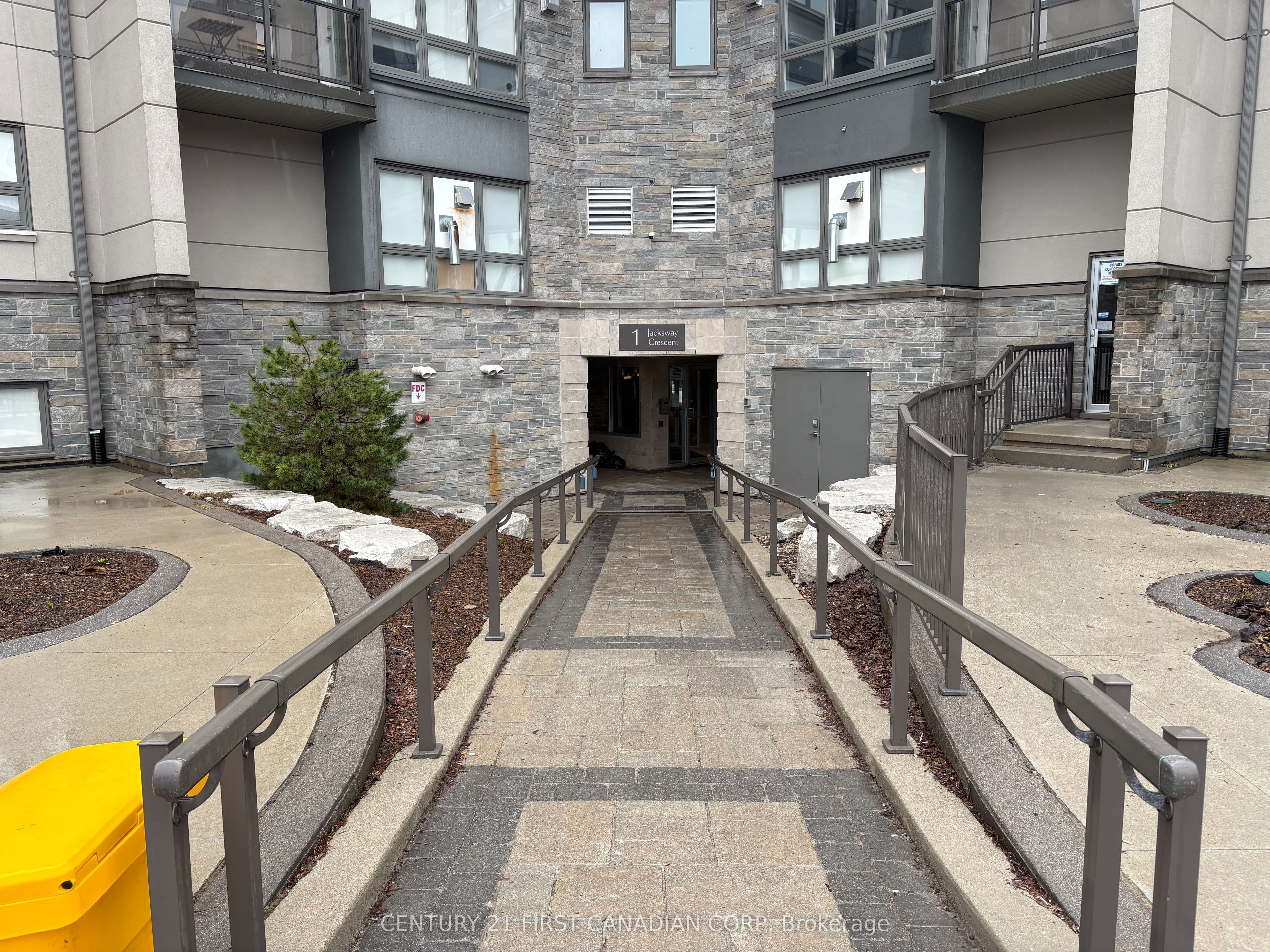 Unit 114 1 Jacksway Crescent photo 1
