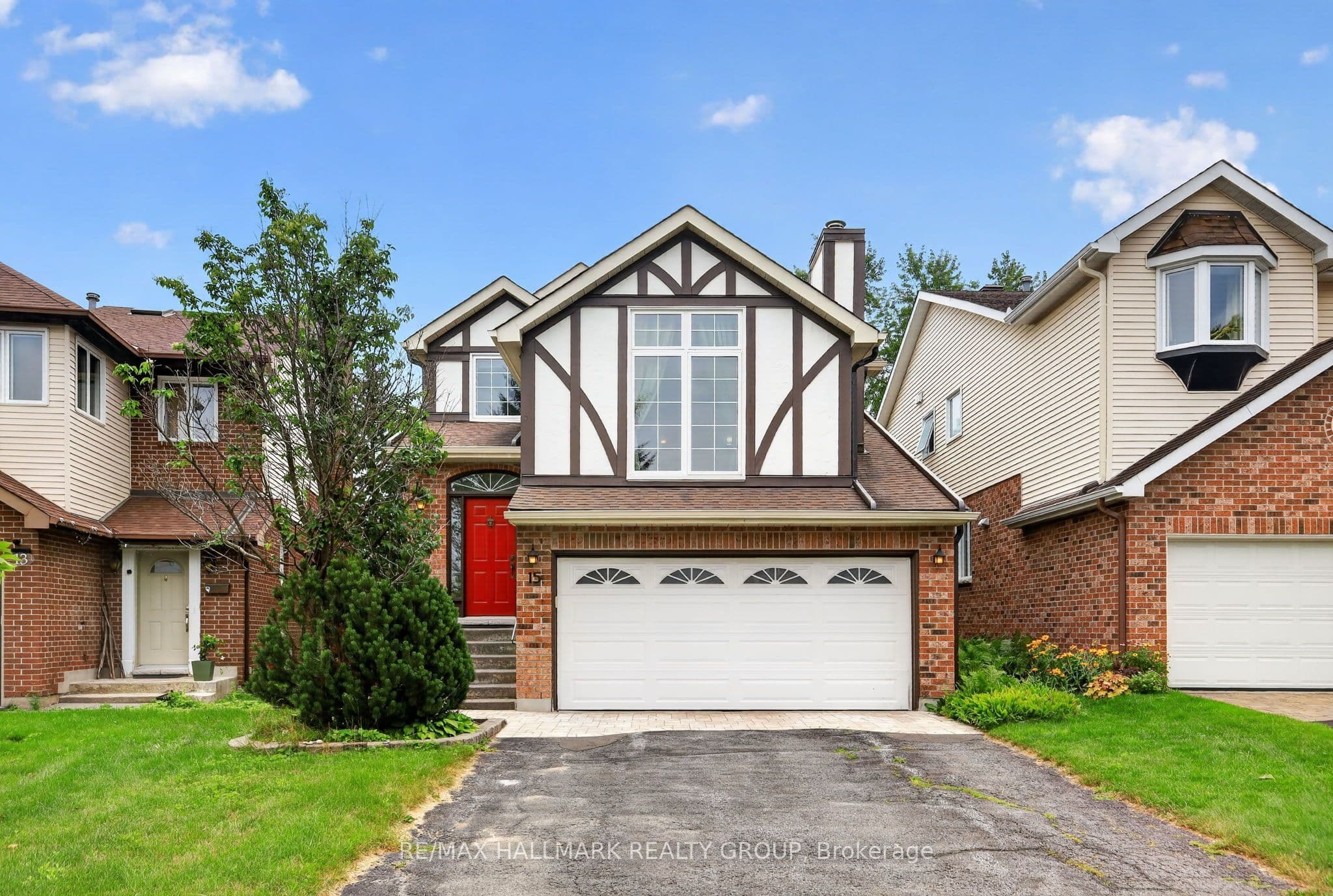 15 Pemberton Crescent photo 1