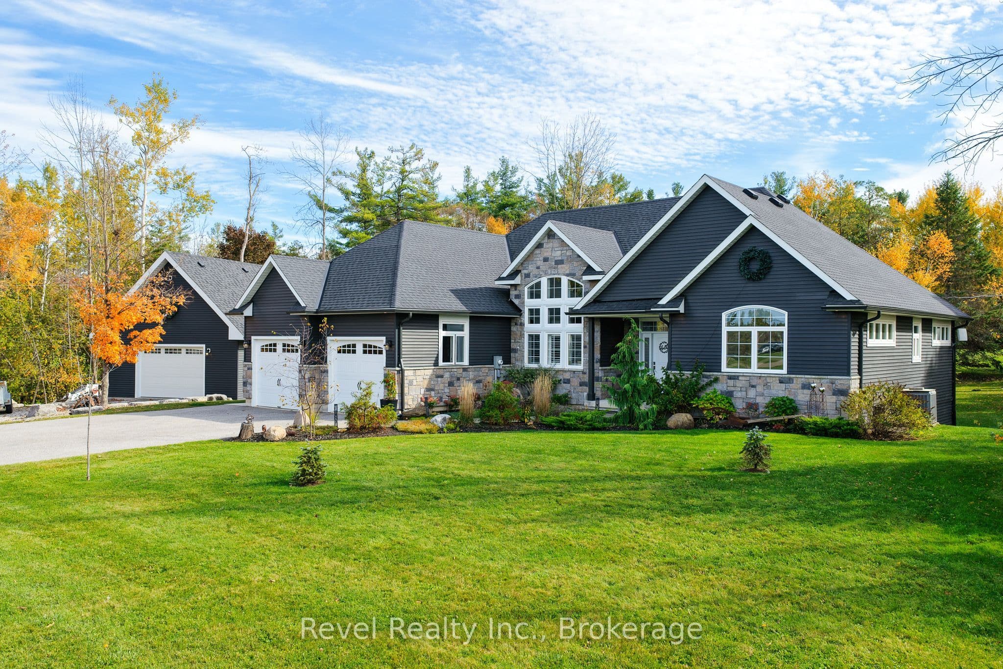 2073 Hawley Road photo 1