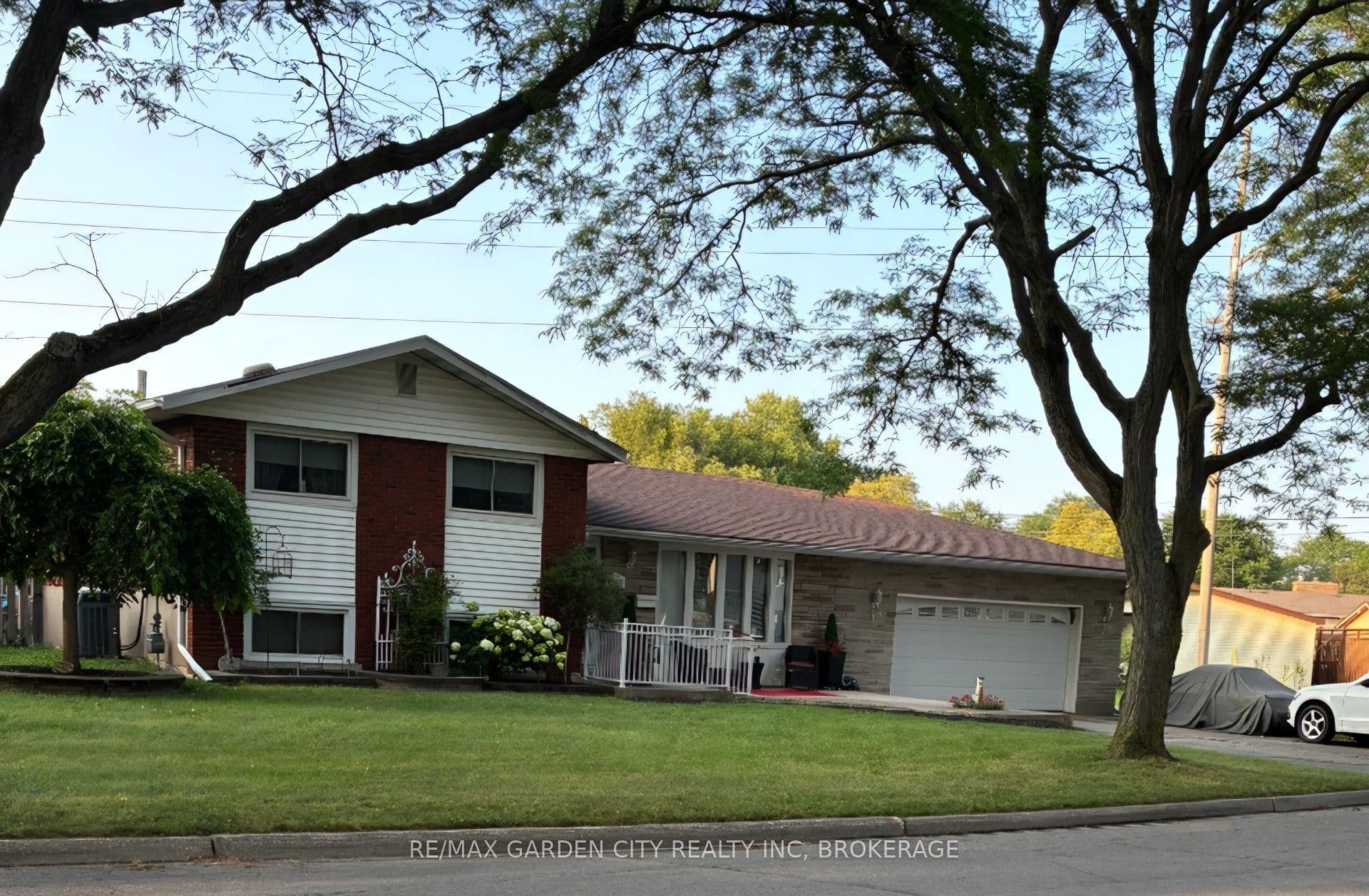 8842 Roosevelt Street photo 1