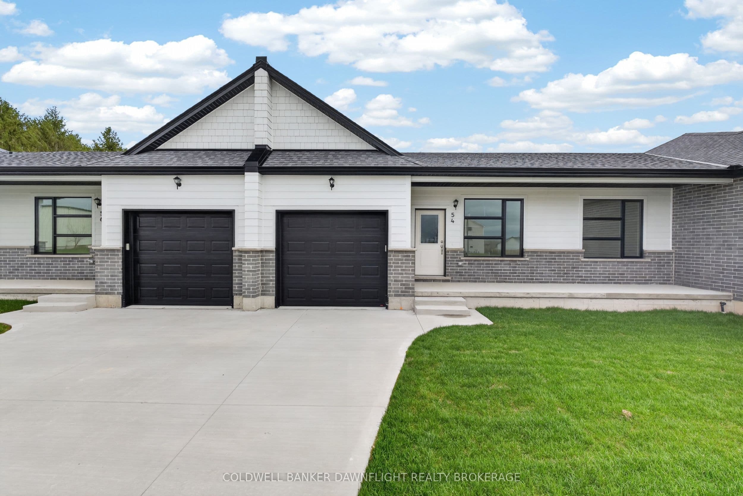 54 Moonlight Court photo 1