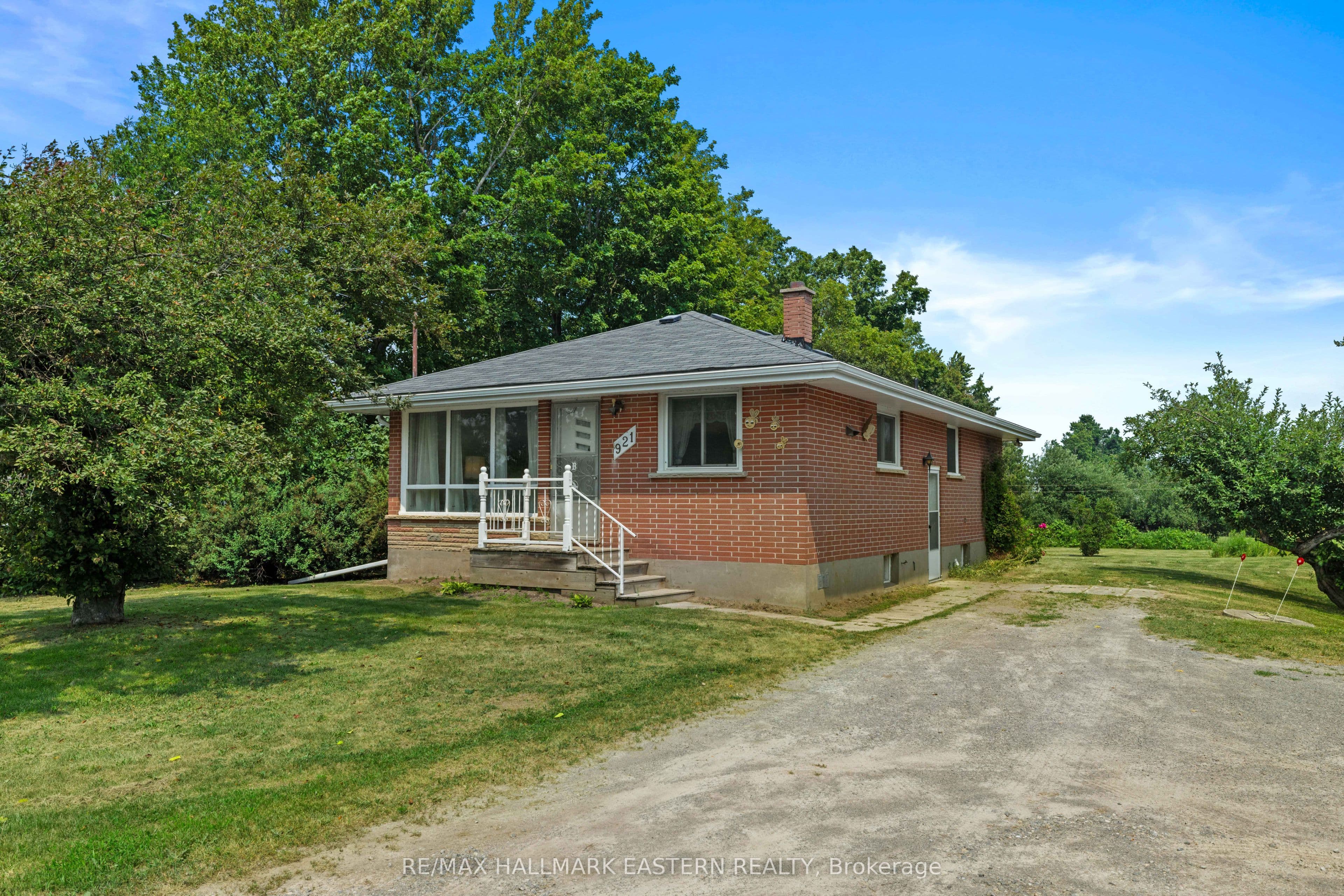 921 Robinson Road photo 1