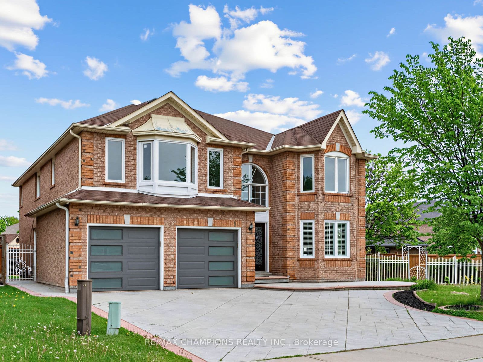 1 Cluster Oak Place photo 1