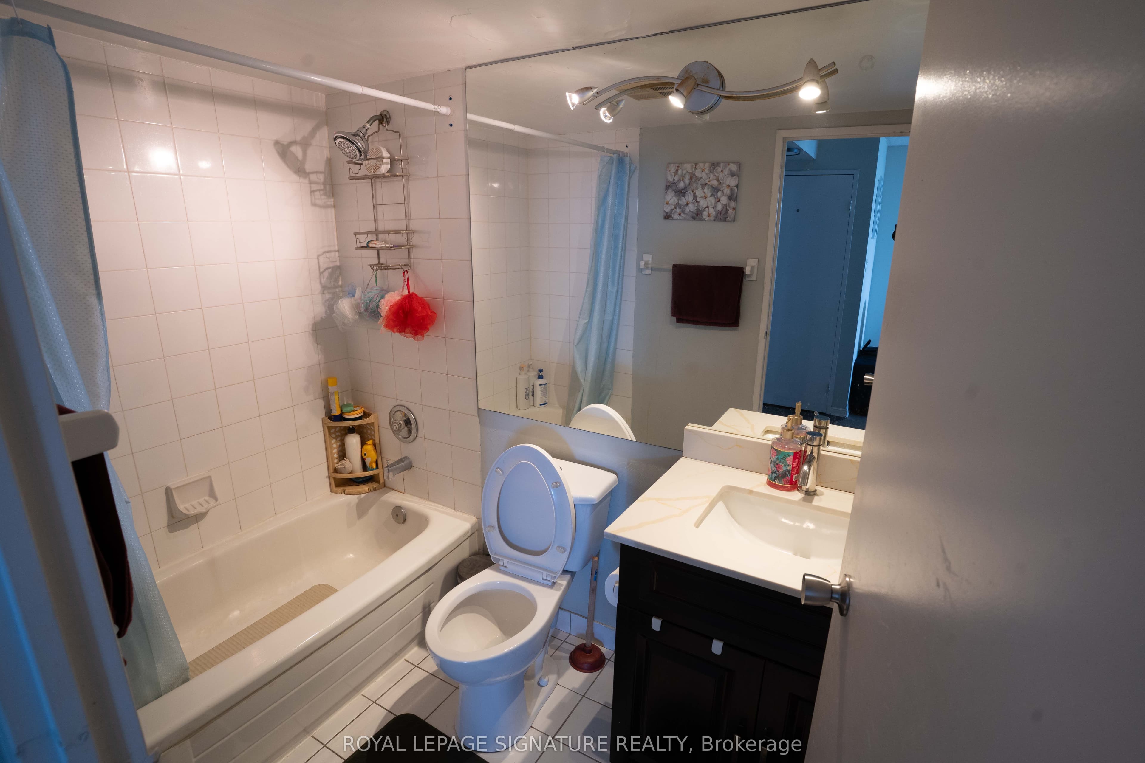 Unit 1905 550 Webb Drive photo 1