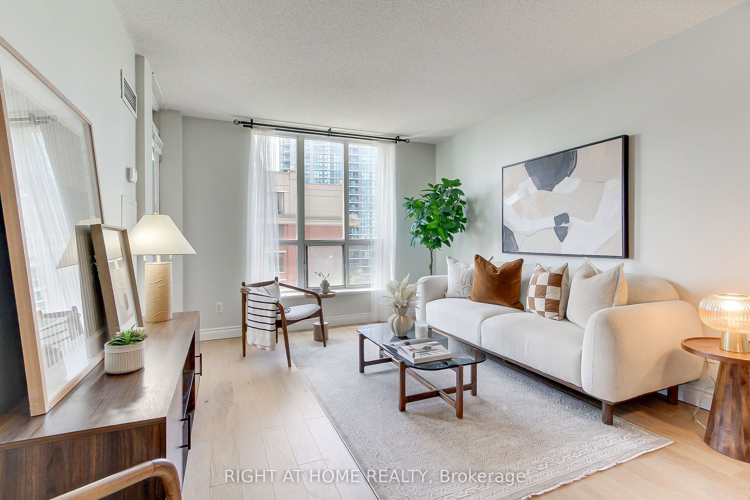 Unit 907 55 Harrison Garden Boulevard photo 1