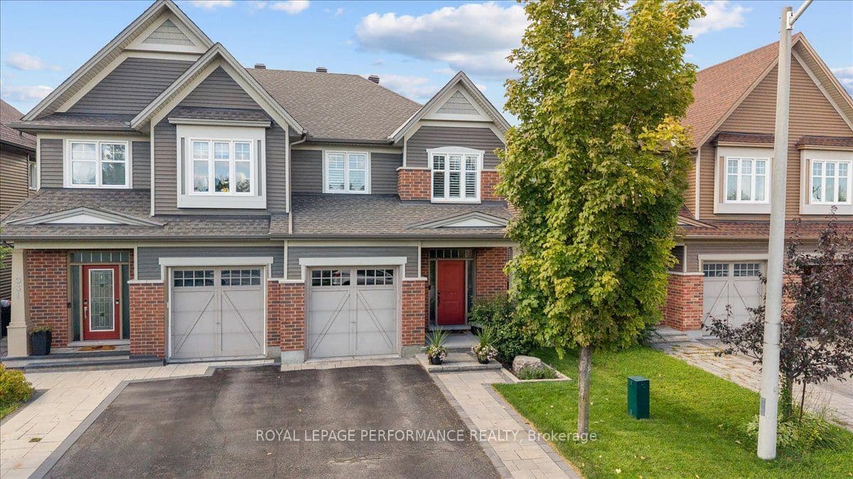 929 Verbena Crescent photo 1