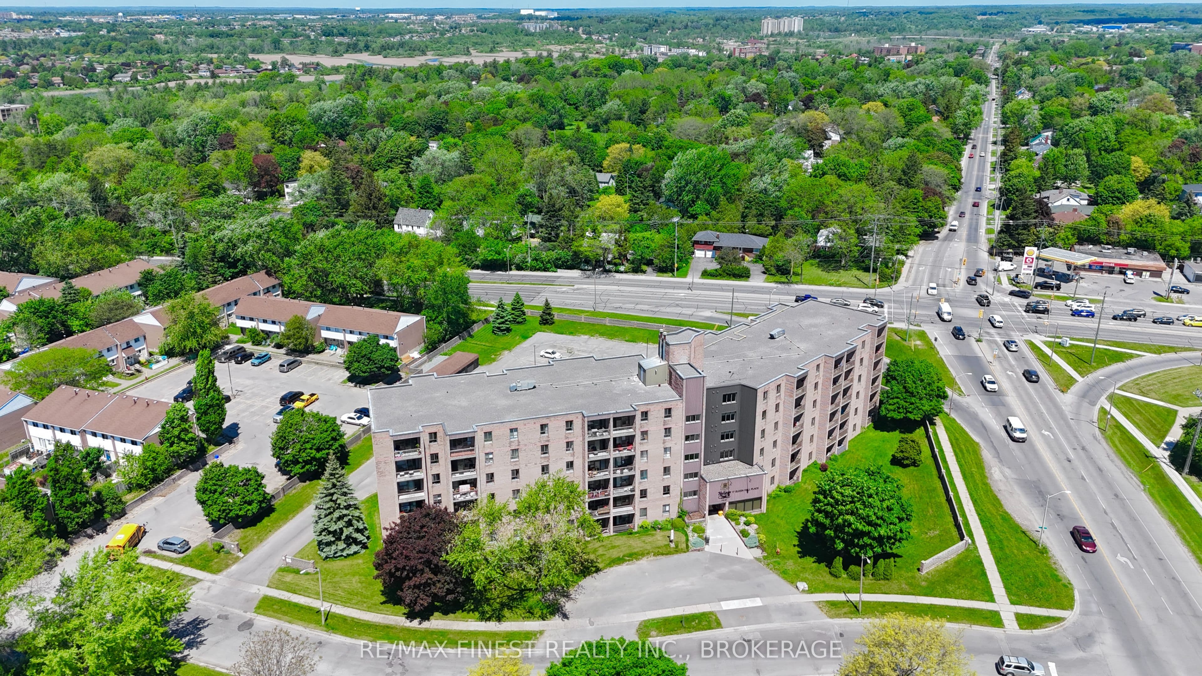 Unit 602 17 Eldon Hall Place photo 1