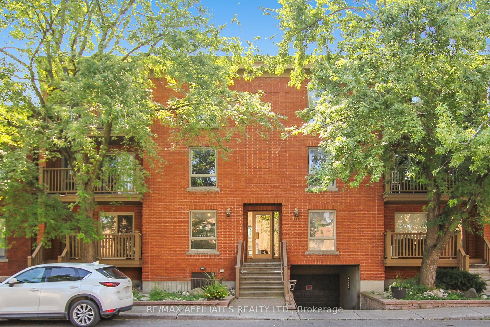 Unit 1 160 Bruyere Street photo 1