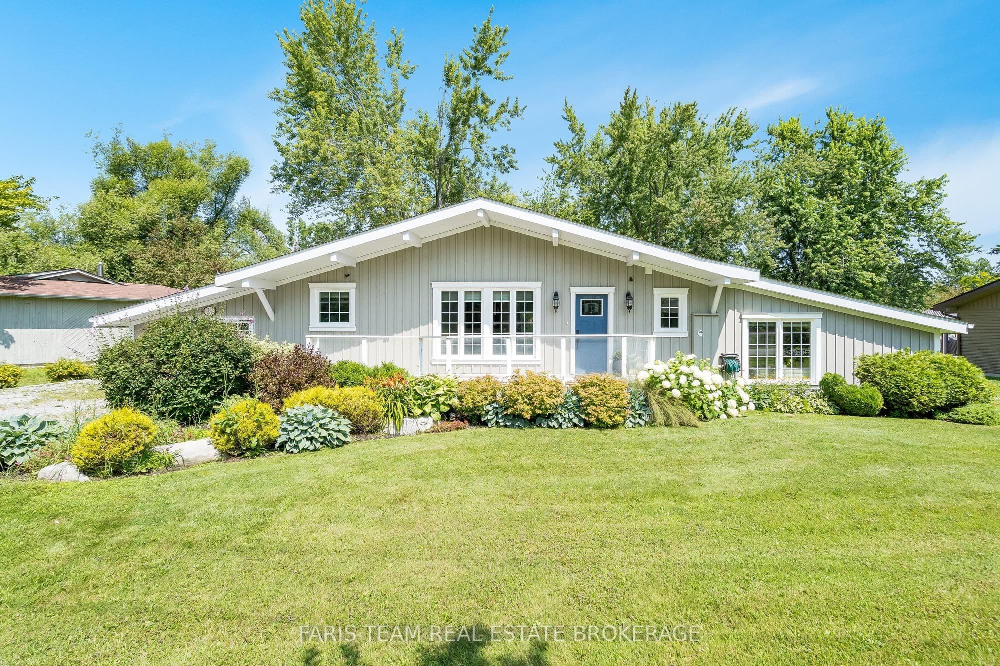 27 Poplar Crescent photo 1