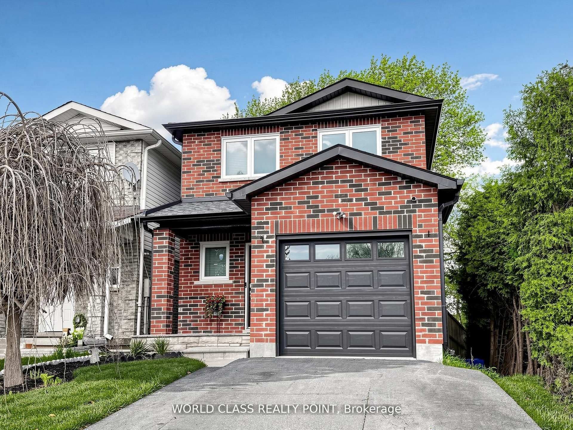 1638 Norwill Crescent photo 1