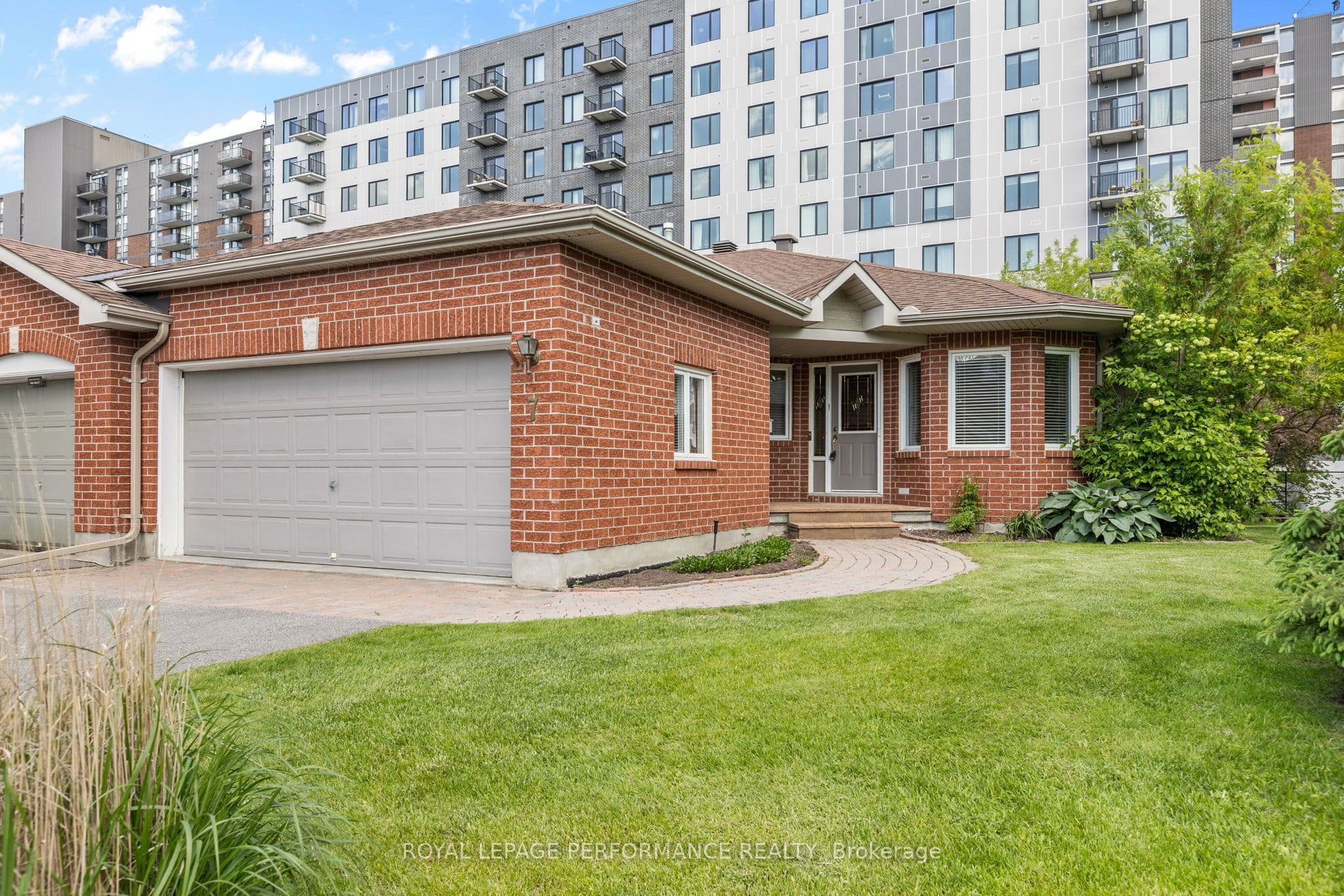 7 Roseglen Private photo 1