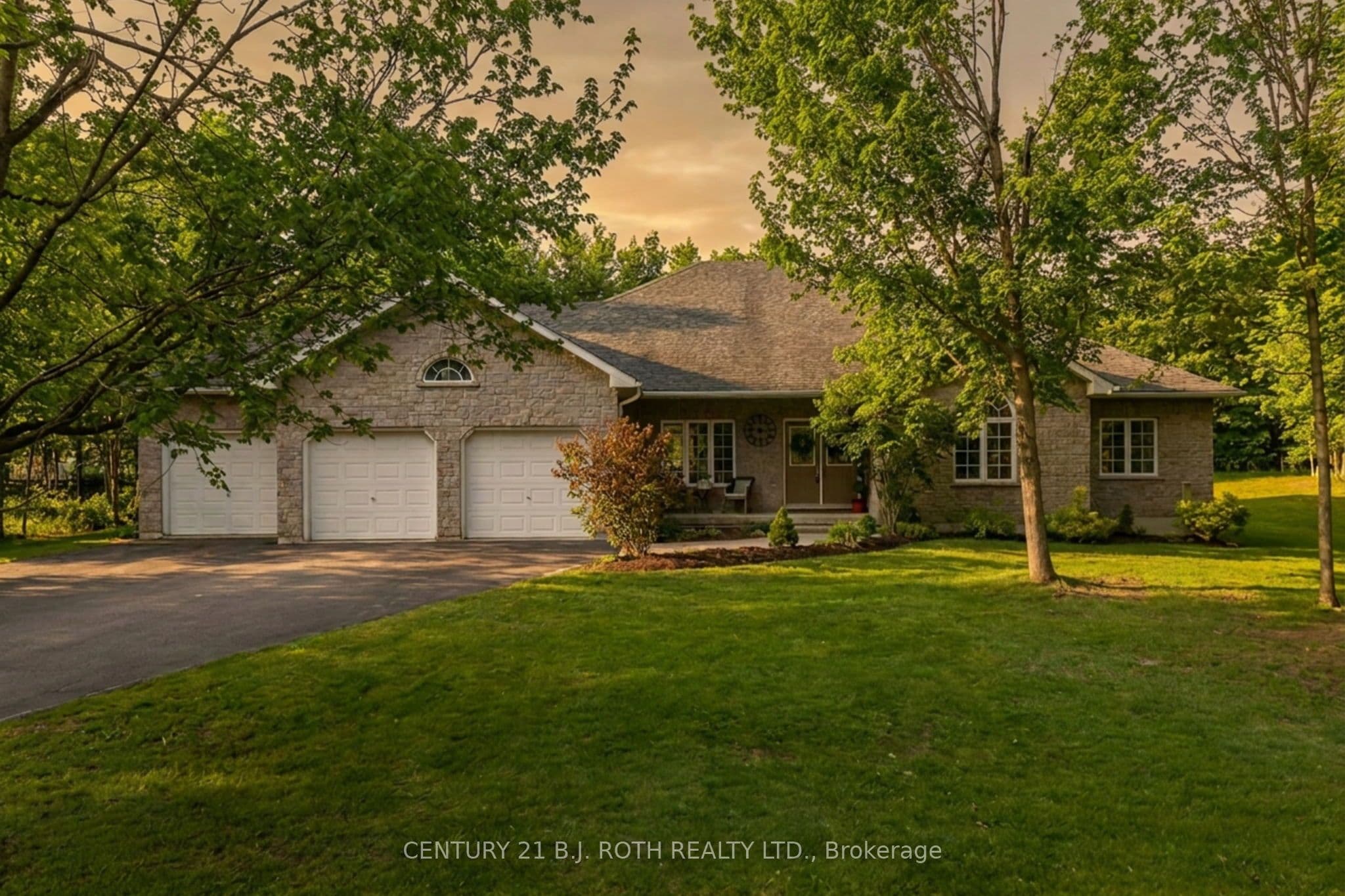 6 Hemlock Crescent photo 1