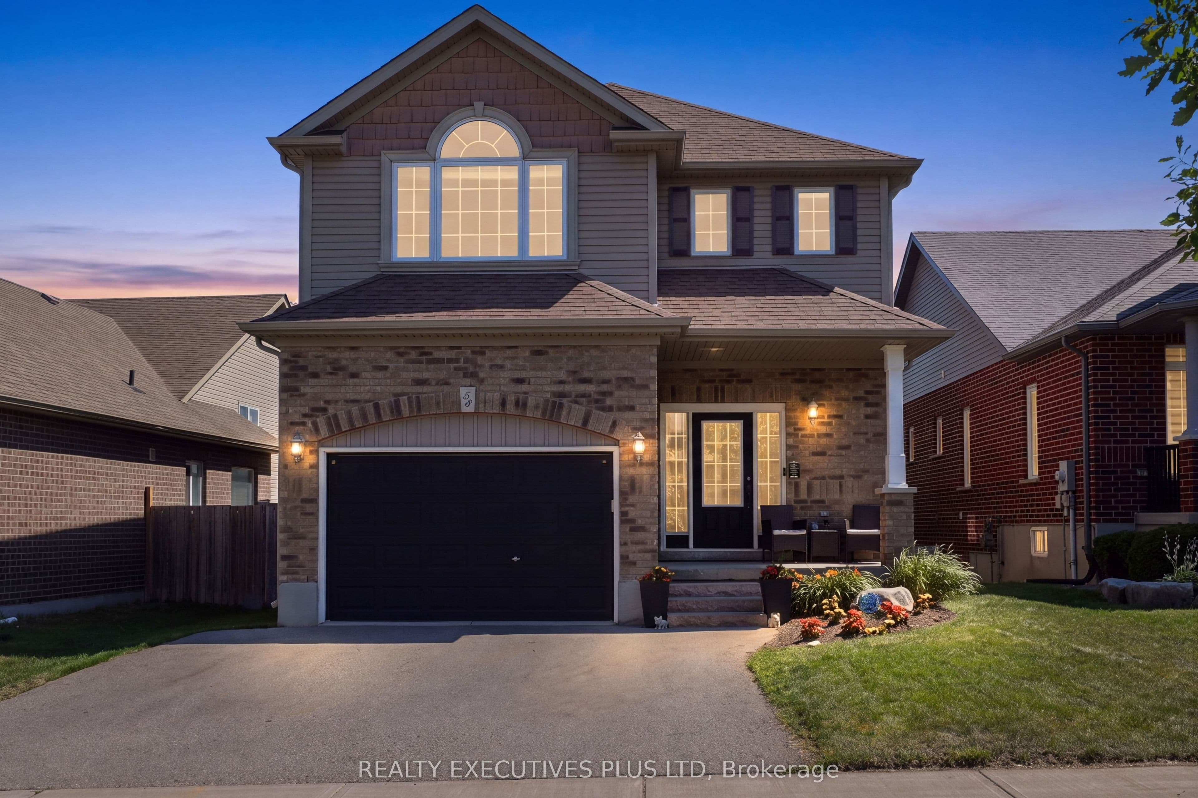 56 Dinnick Crescent photo 1
