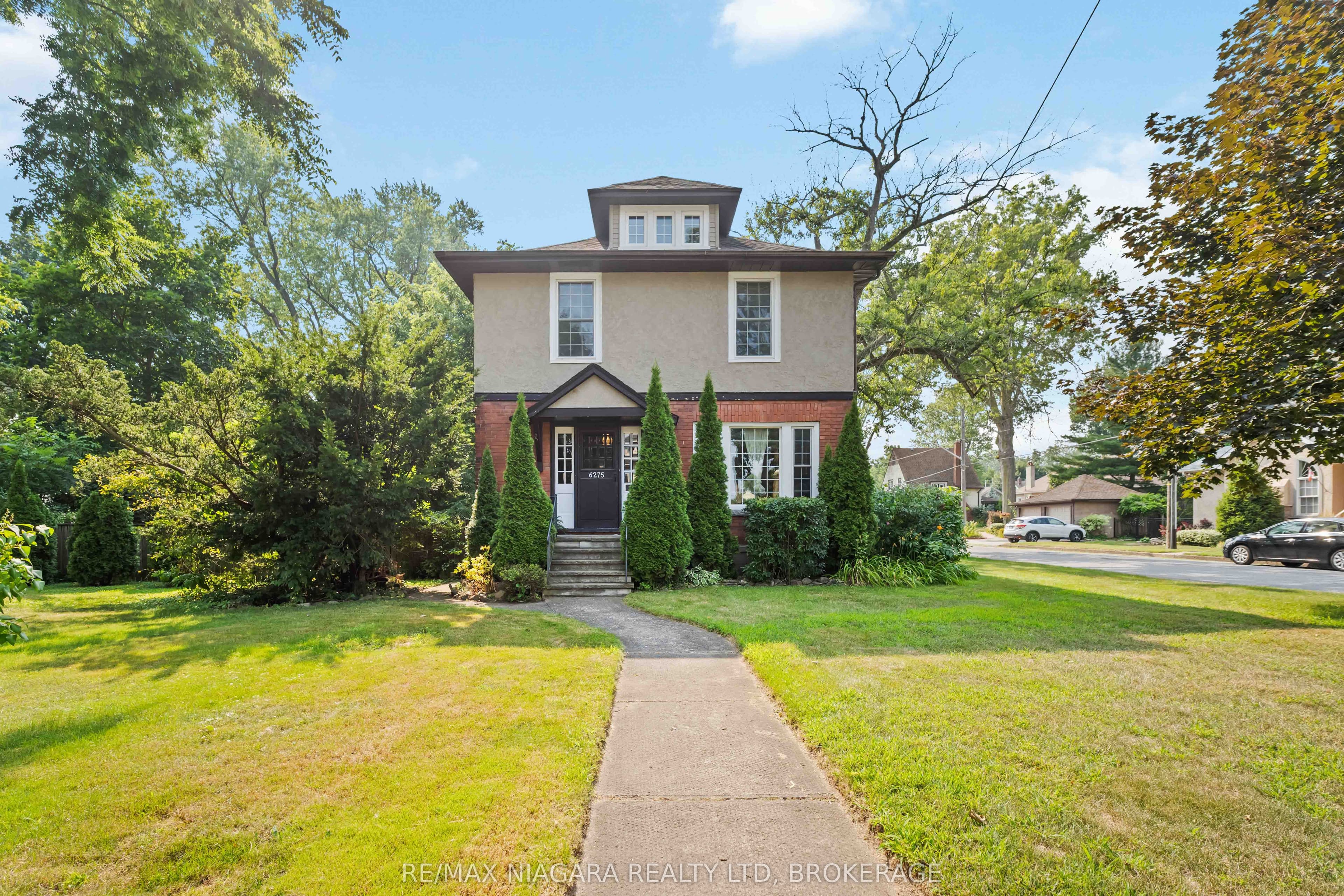 6275 Pine Grove Avenue photo 1