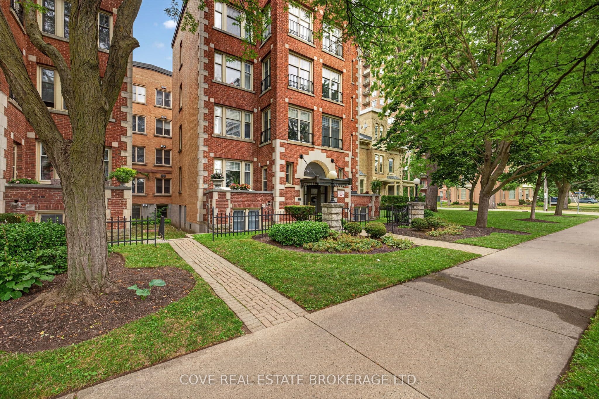 Unit 104 280 Queens Avenue photo 1