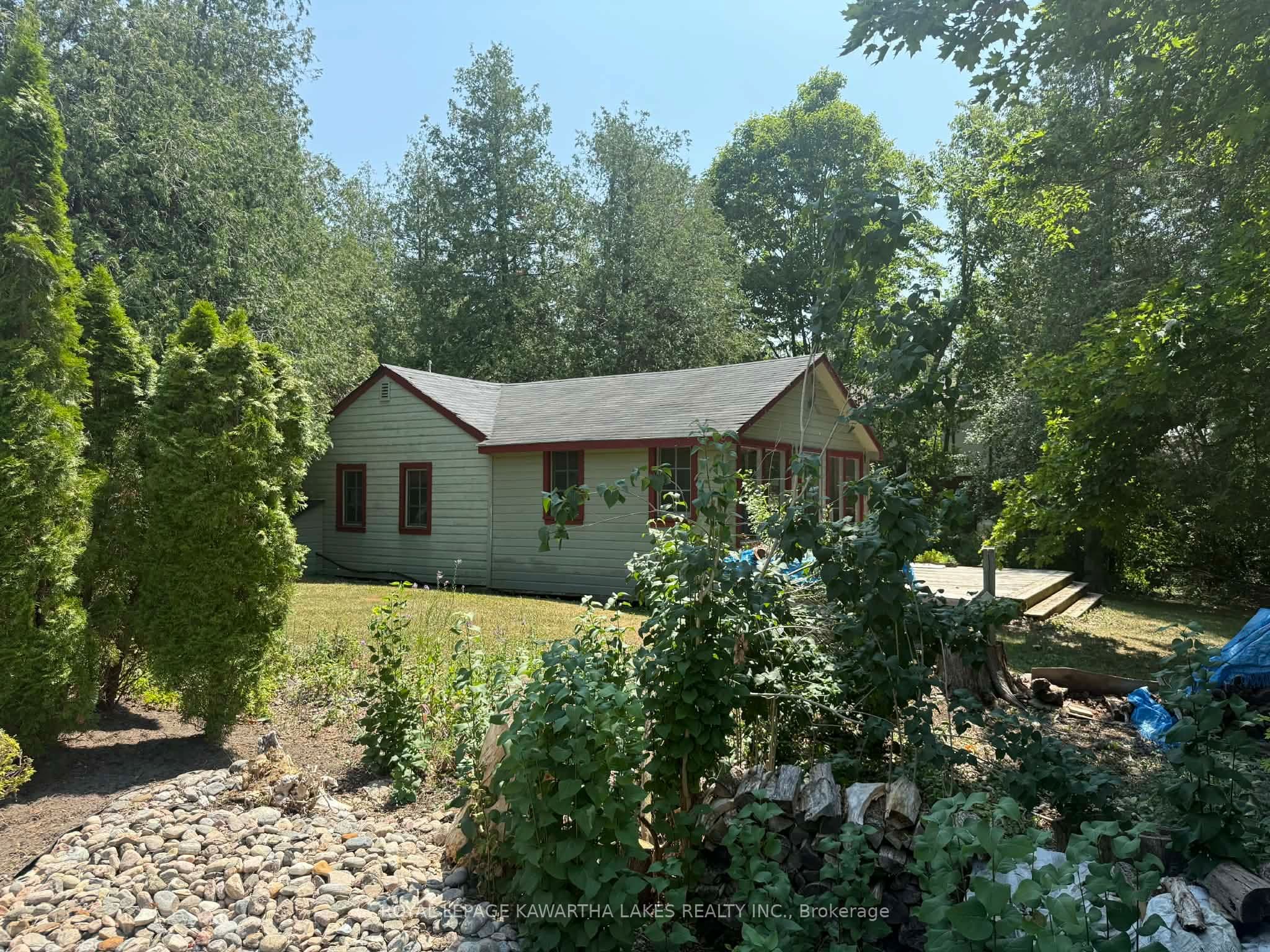 8 Sturgeon Glen Road photo 1
