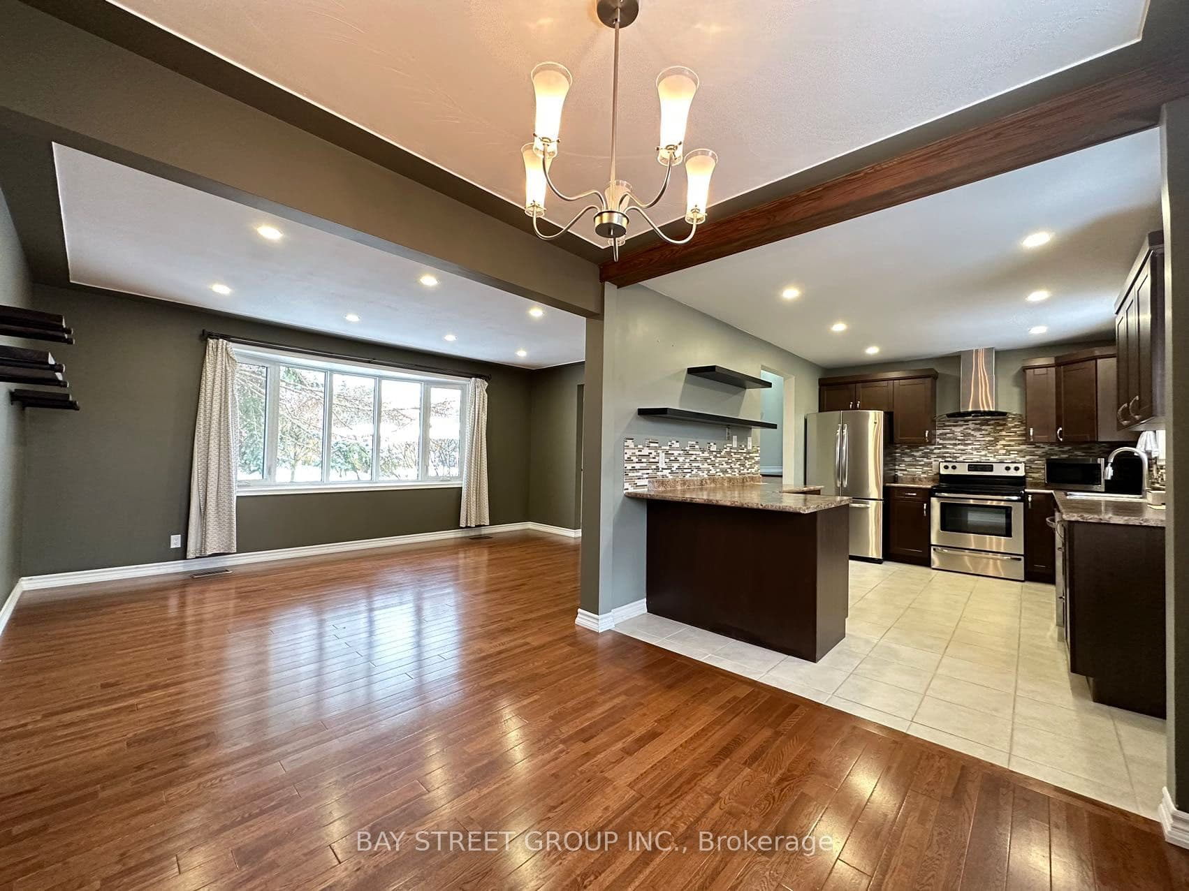 49 Howland Drive photo 1