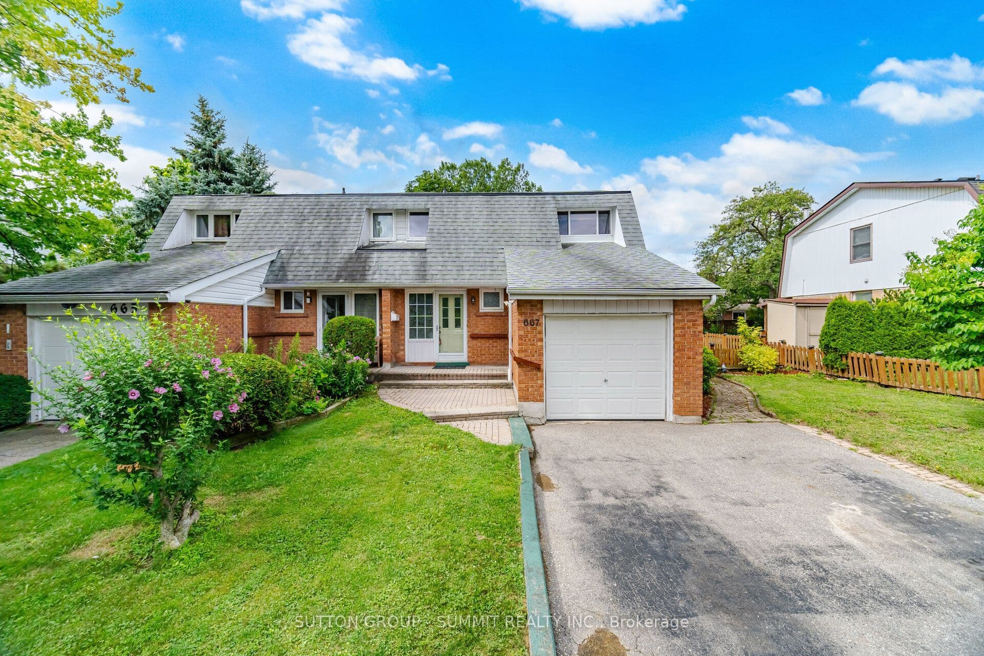 667 Green Meadow Crescent photo 1