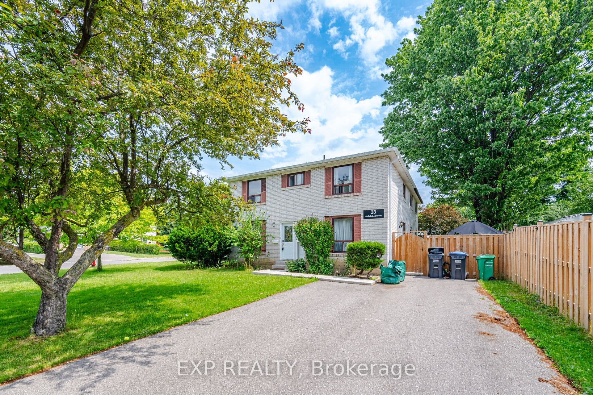 33 Earlsdale Crescent photo 1