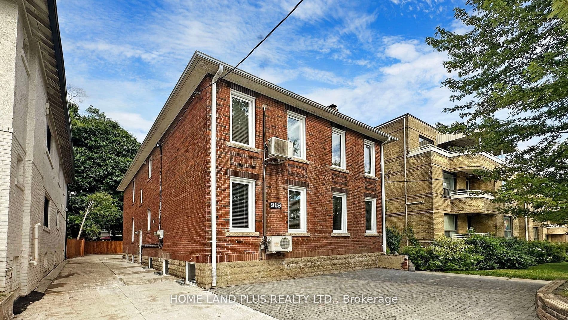 Unit BSMT B 919 Avenue Road photo 1