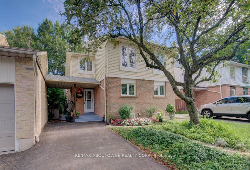 1012 ELIZABETH Place photo 1