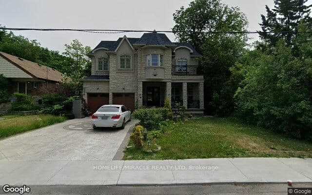 35 Drake Crescent photo 1