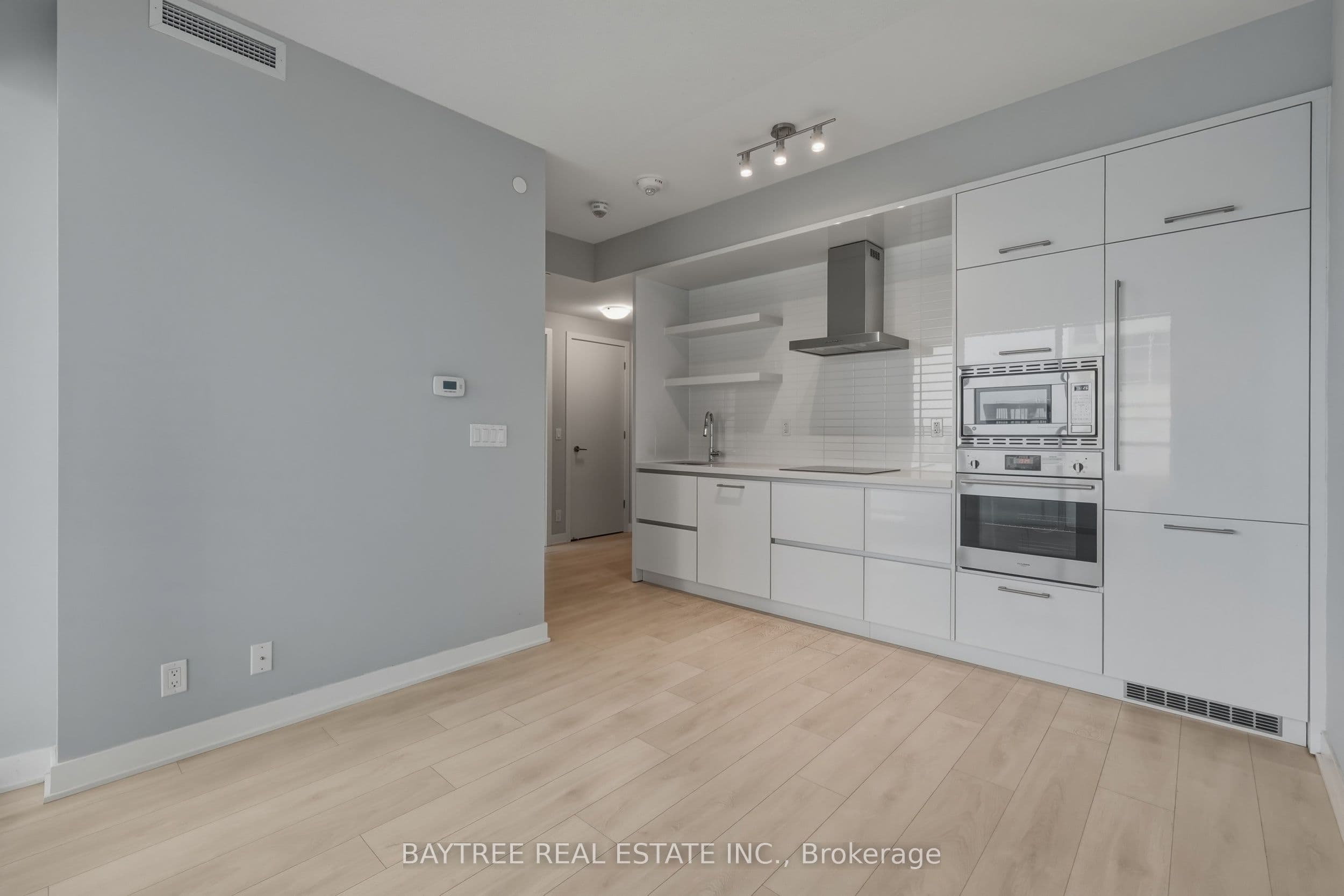 Unit 3807 2221 Yonge Street photo 1