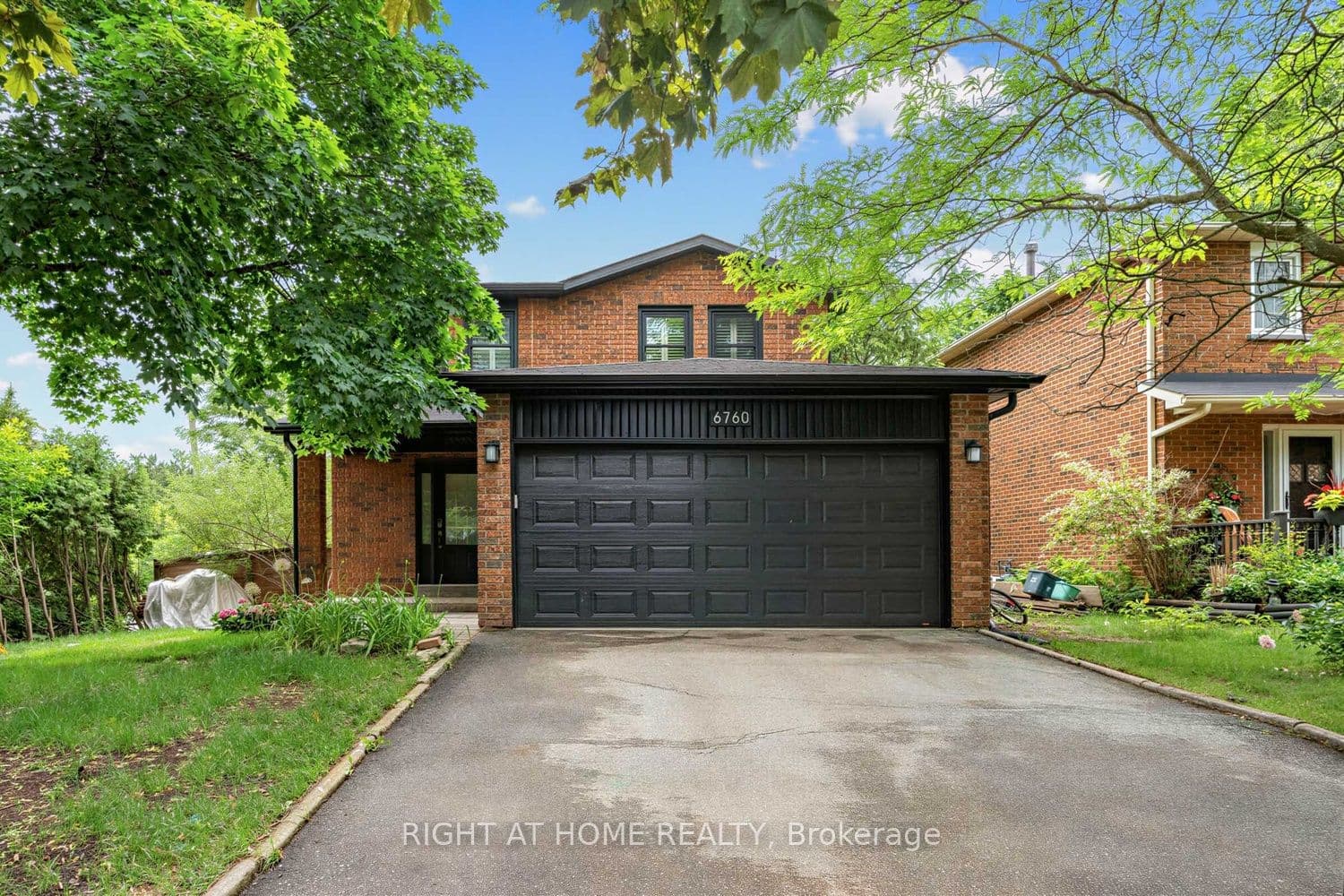 6760 Dolmage Court photo 1