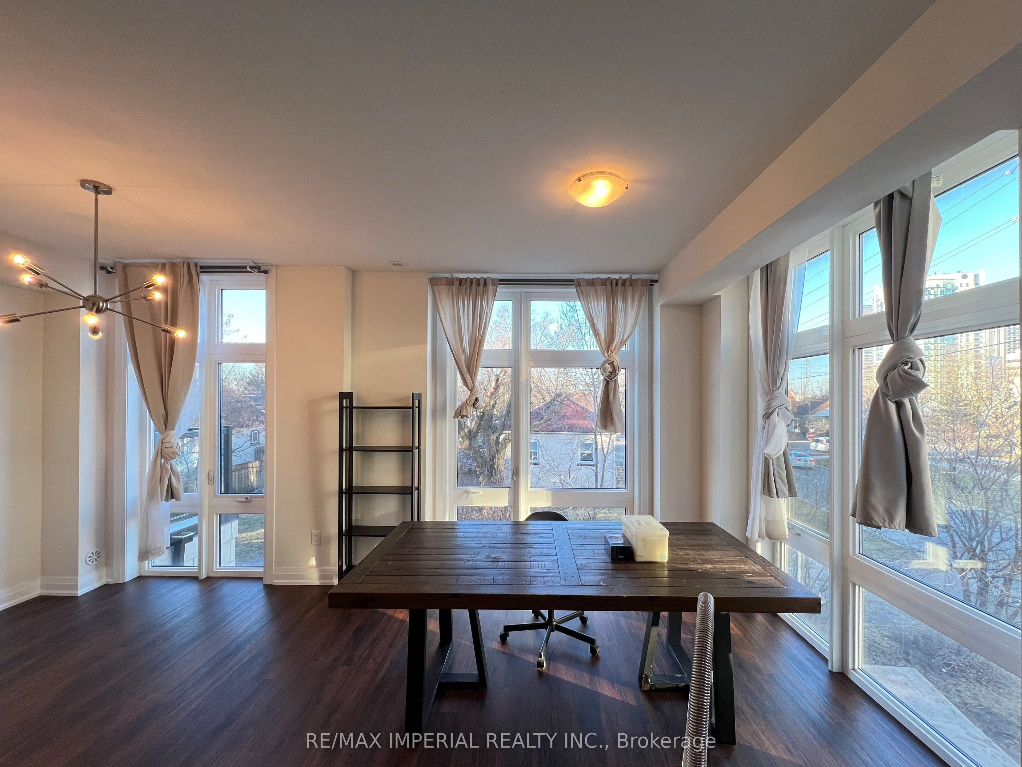 Unit 93 23 Eldora Avenue photo 1