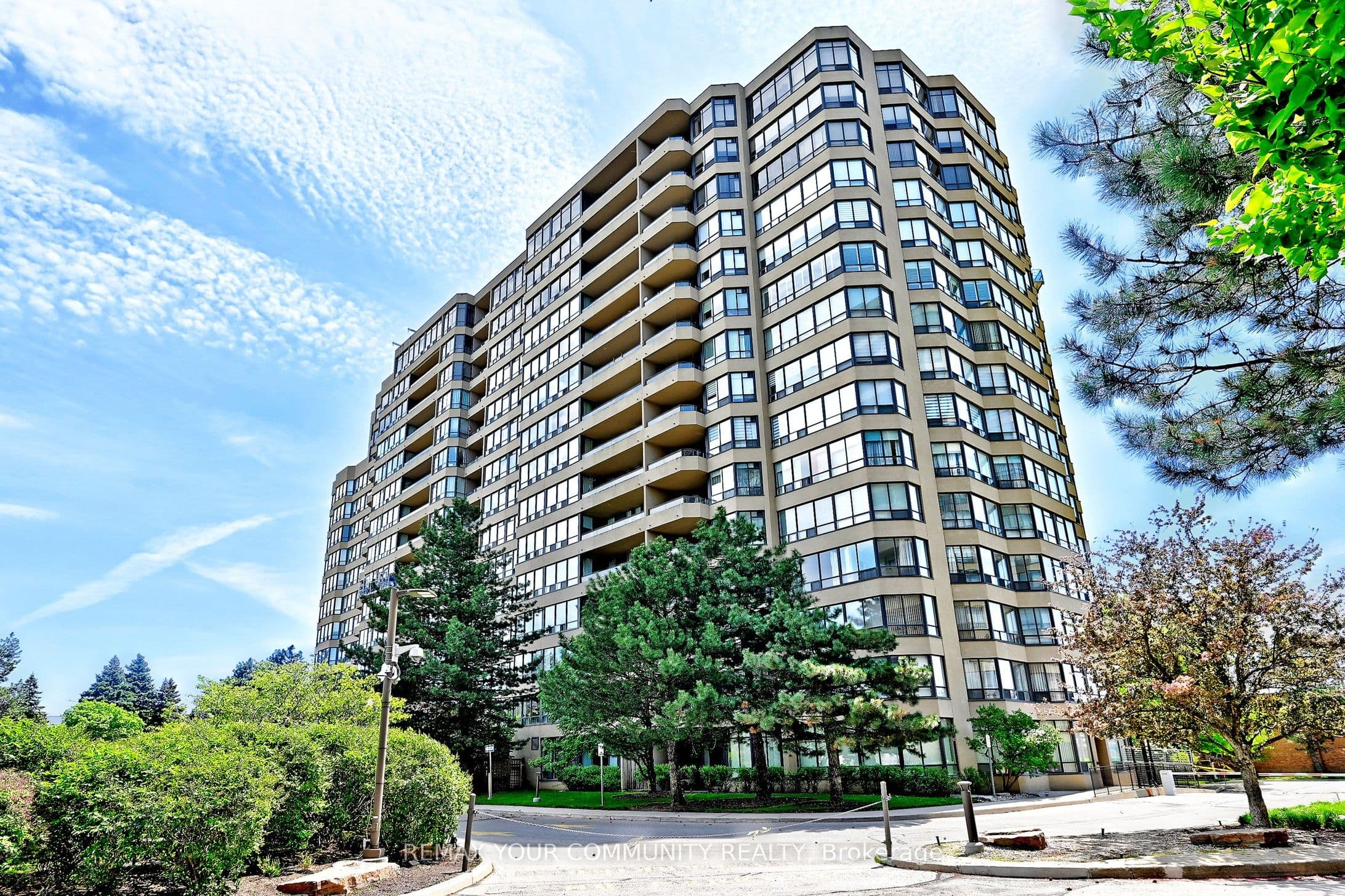 Unit 620 32 Clarissa Drive photo 1