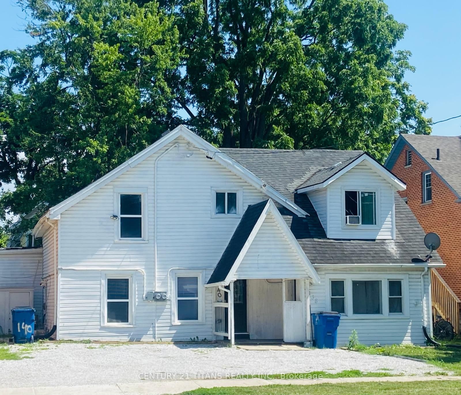 138-140 Grand Avenue photo 1