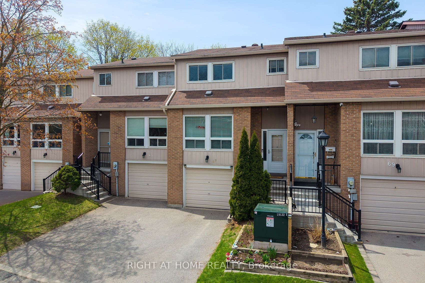 67 Willows Lane photo 1