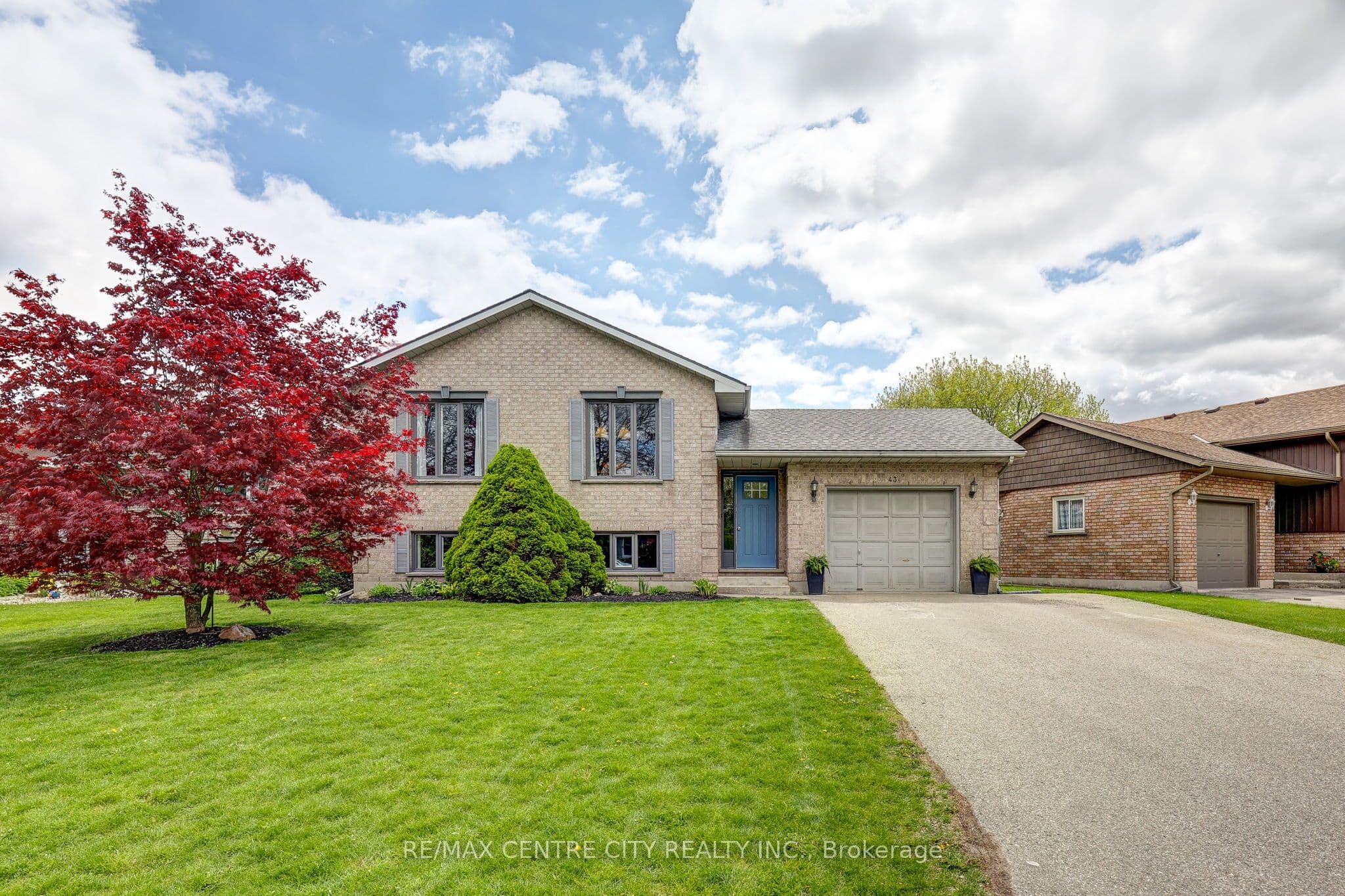43 Sinclair Crescent photo 1