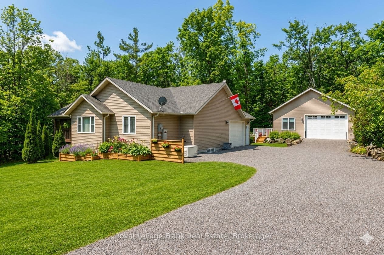 25 Lakeland Avenue photo 1