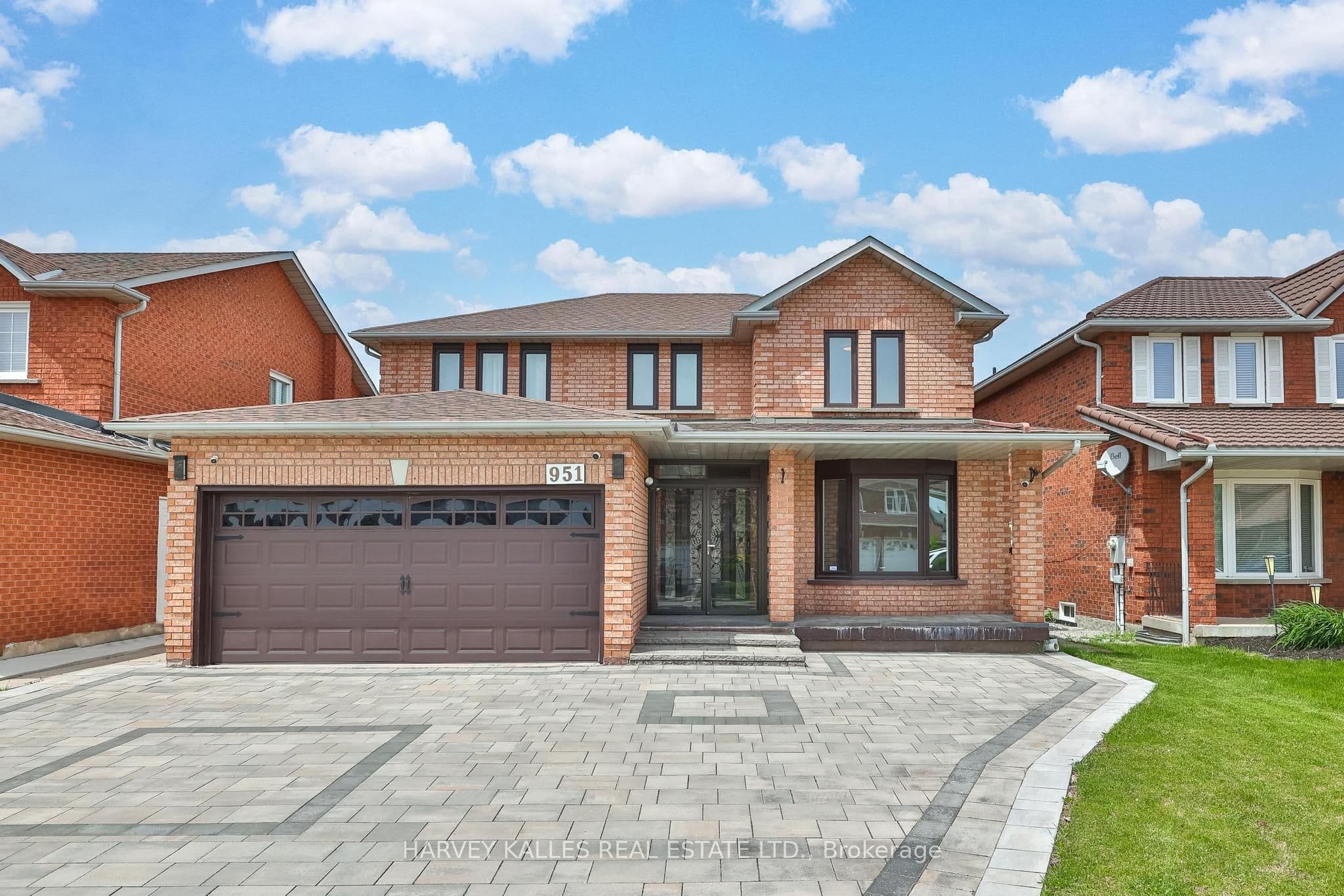951 White Clover Way photo 1