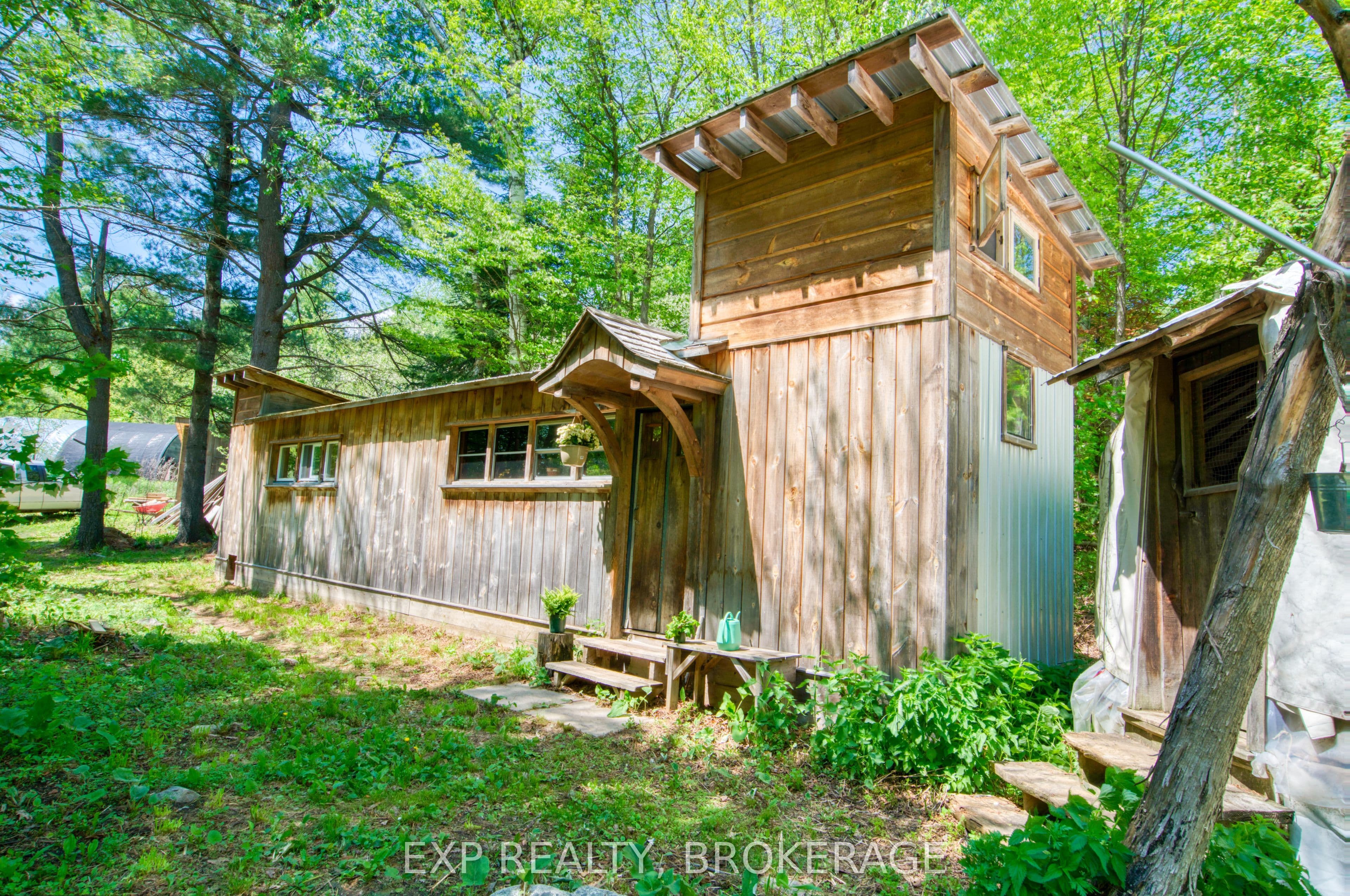 1563 Clarendon Road photo 1
