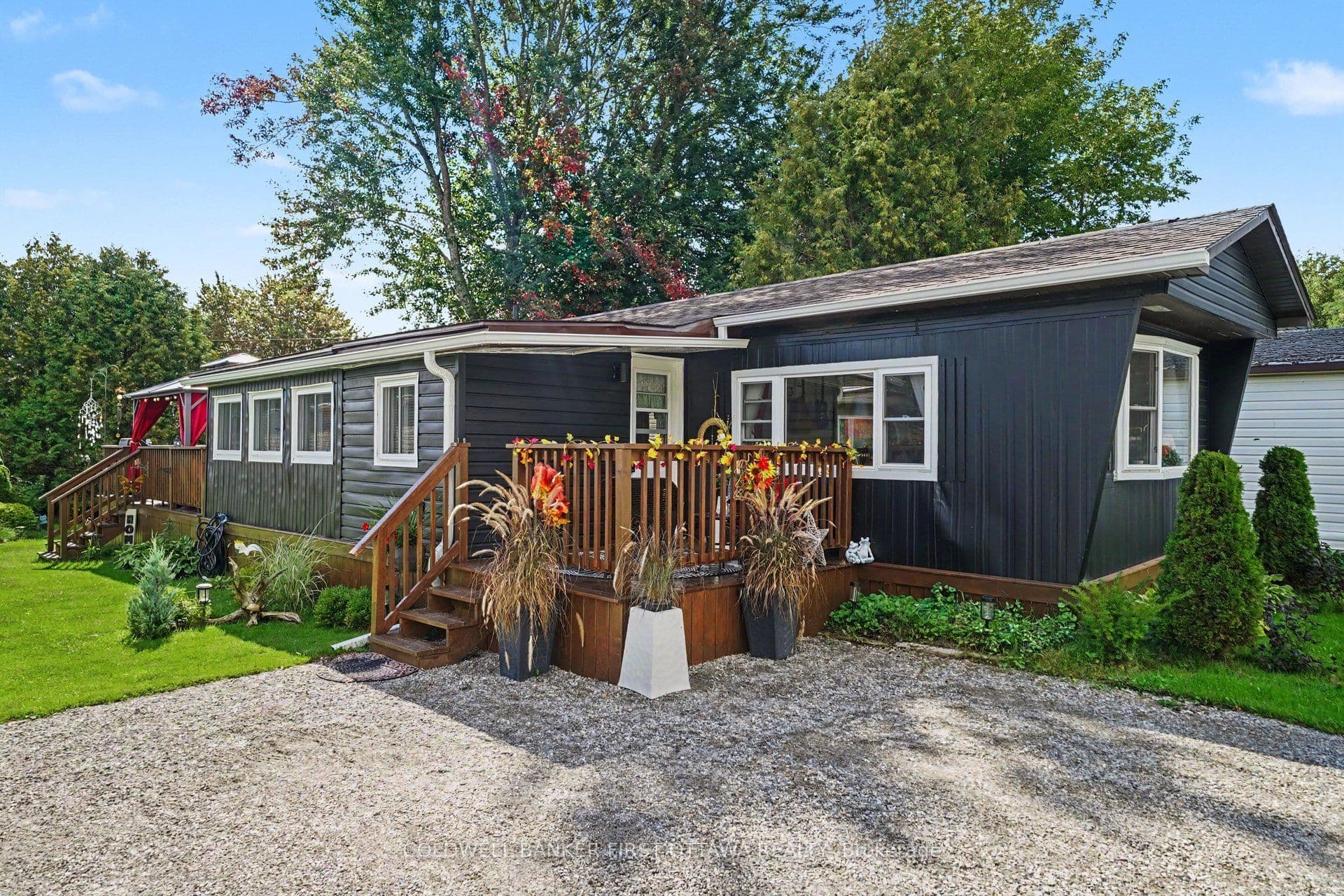 9 Saddle Avenue photo 1