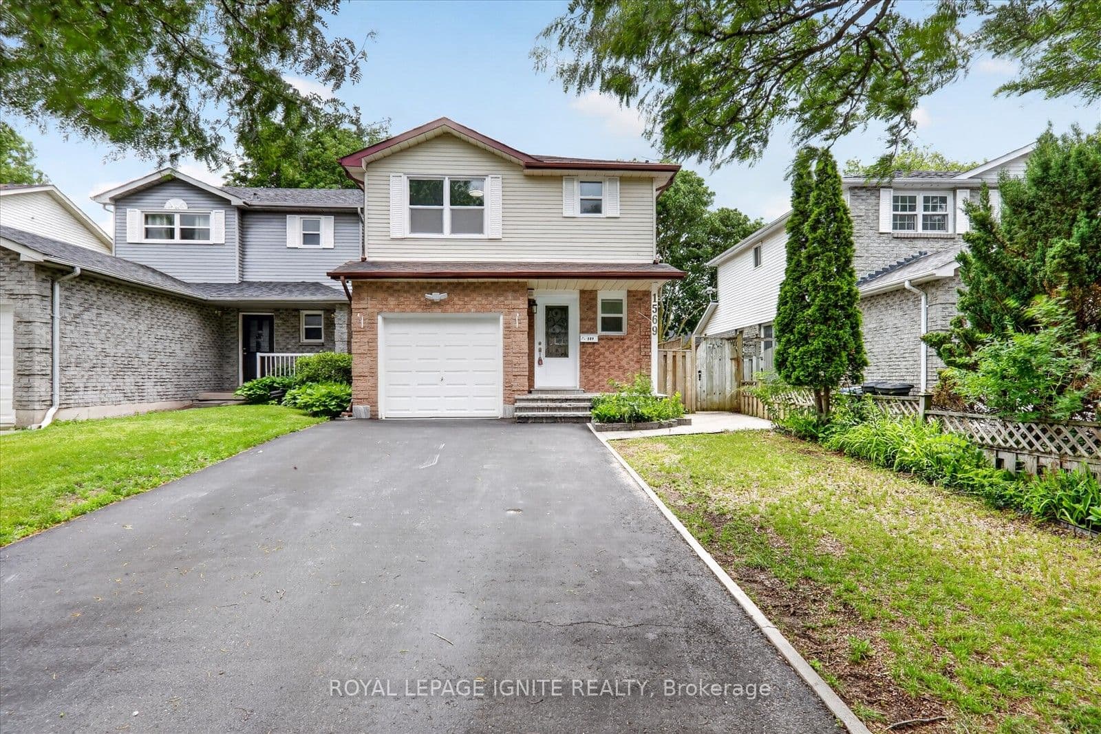 1569 Norwill Crescent photo 1