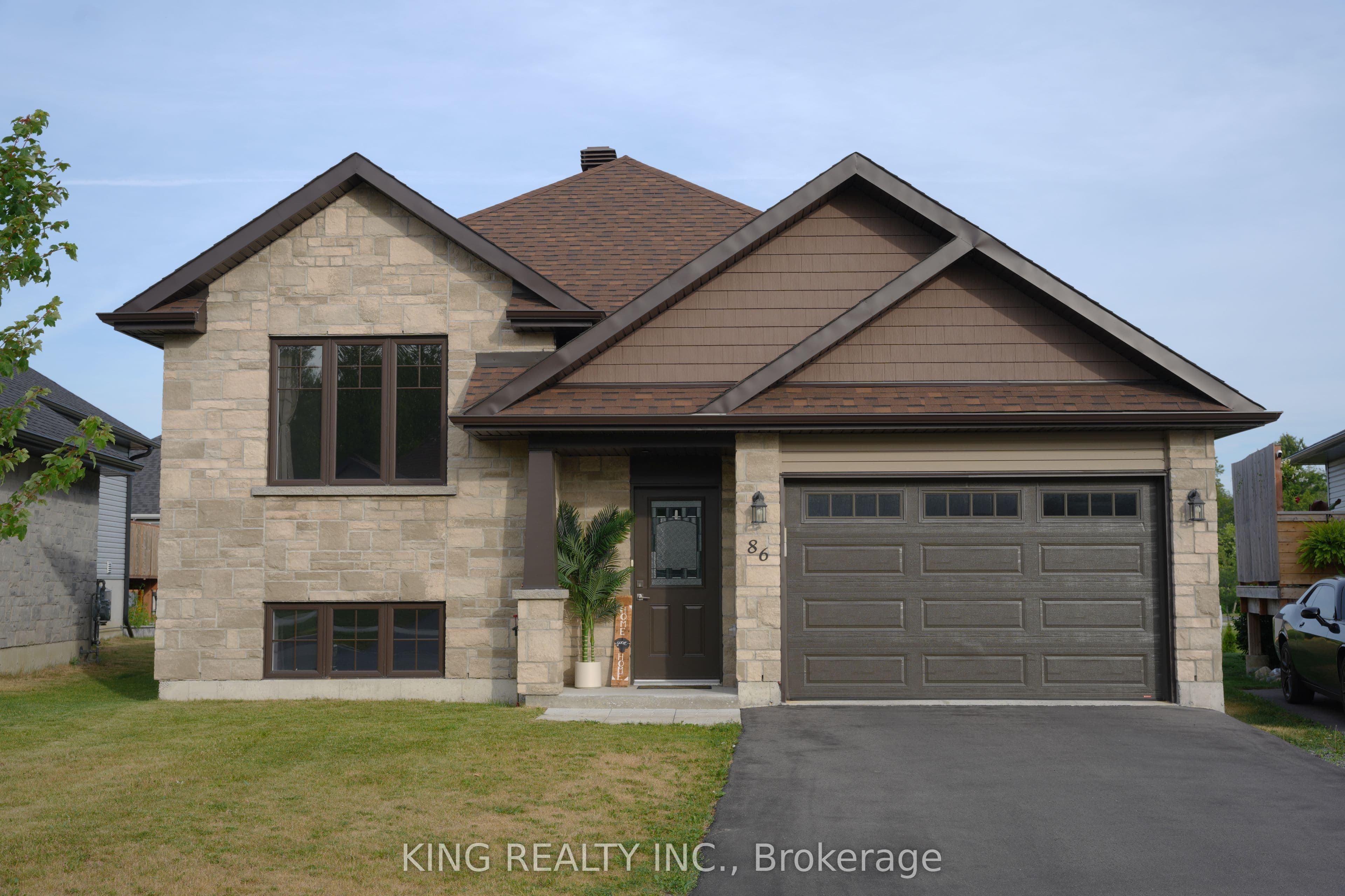 86 Cameron Crescent photo 1