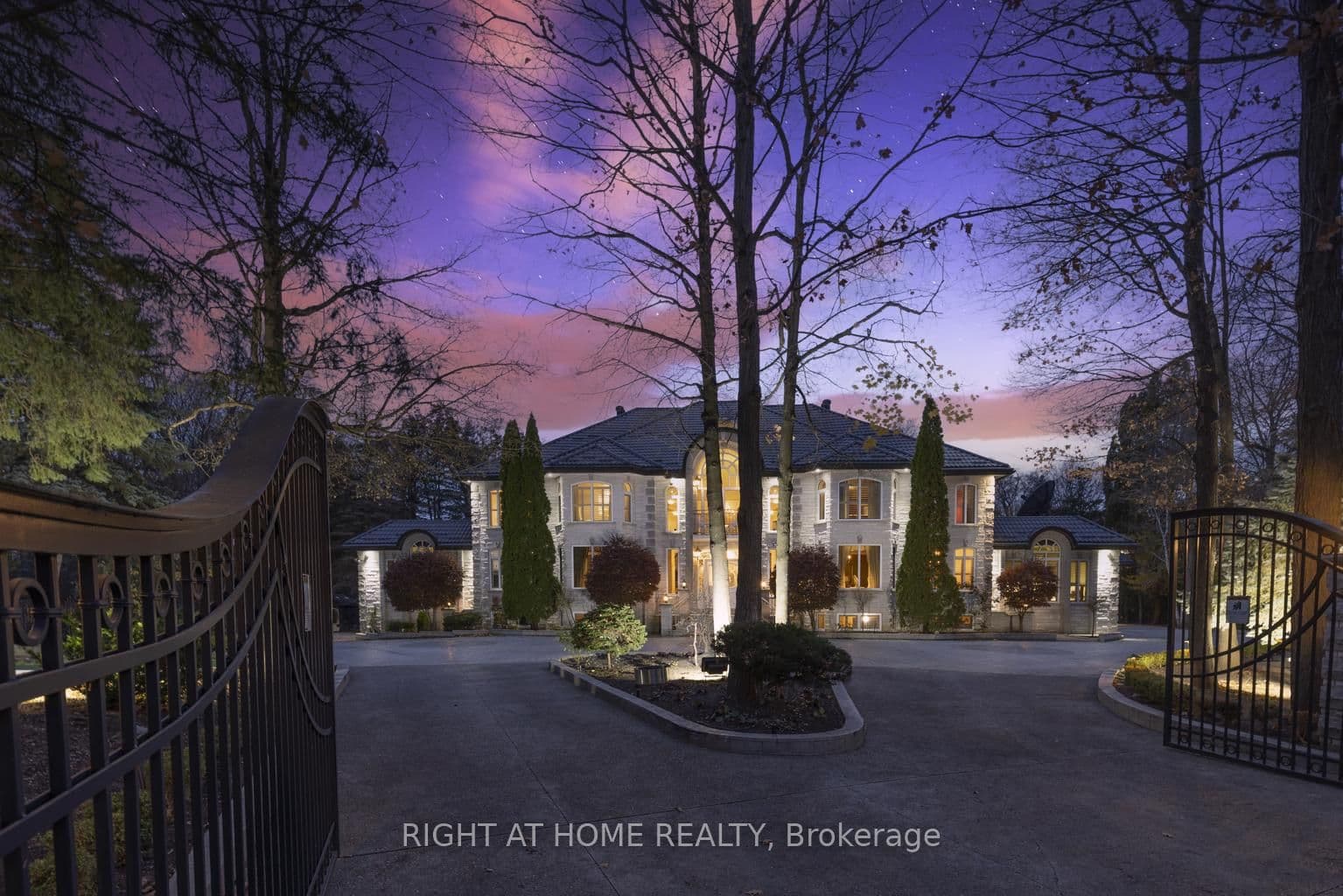 38 Sugarbush Court photo 1