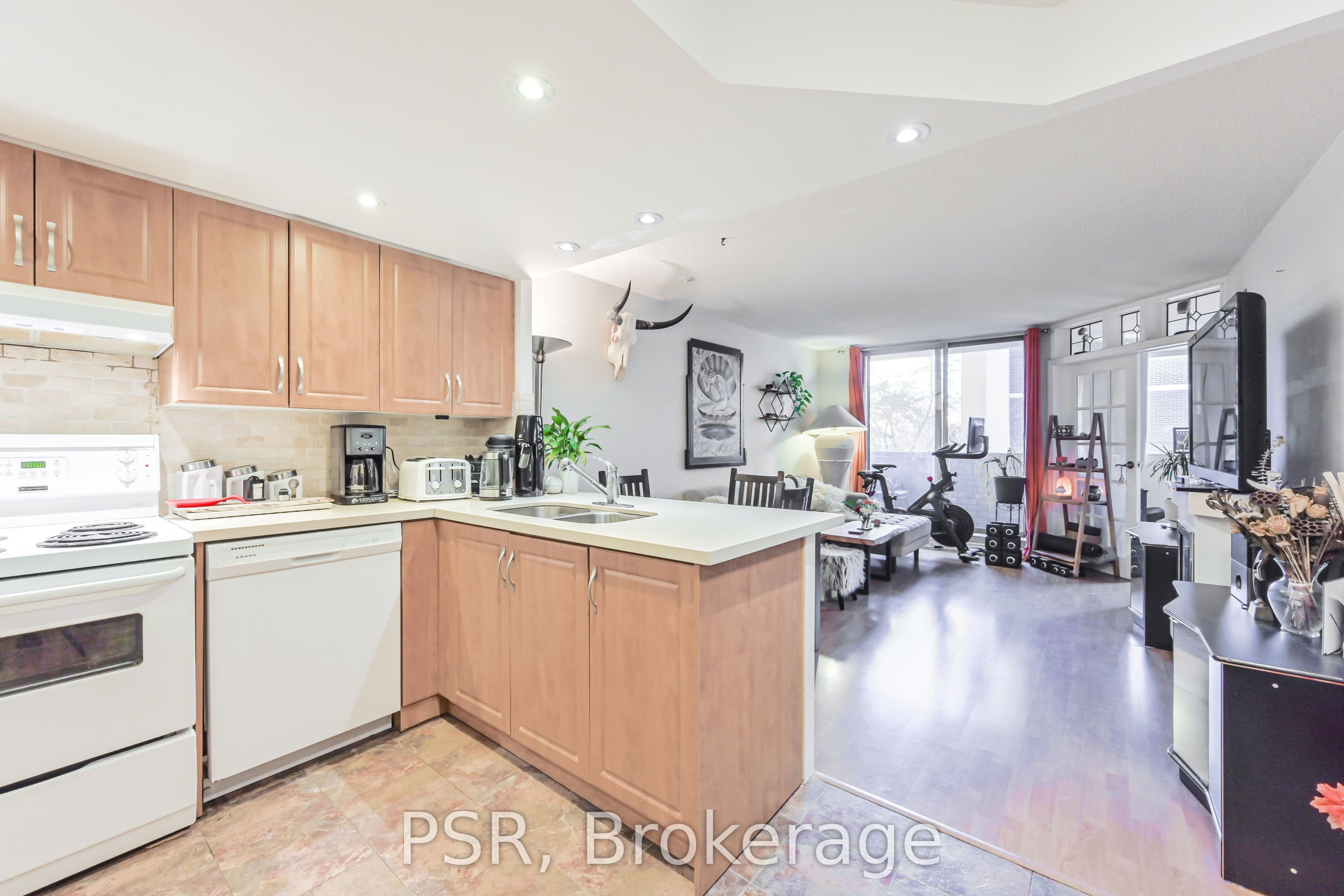 Unit 330 60 Homewood Avenue photo 1