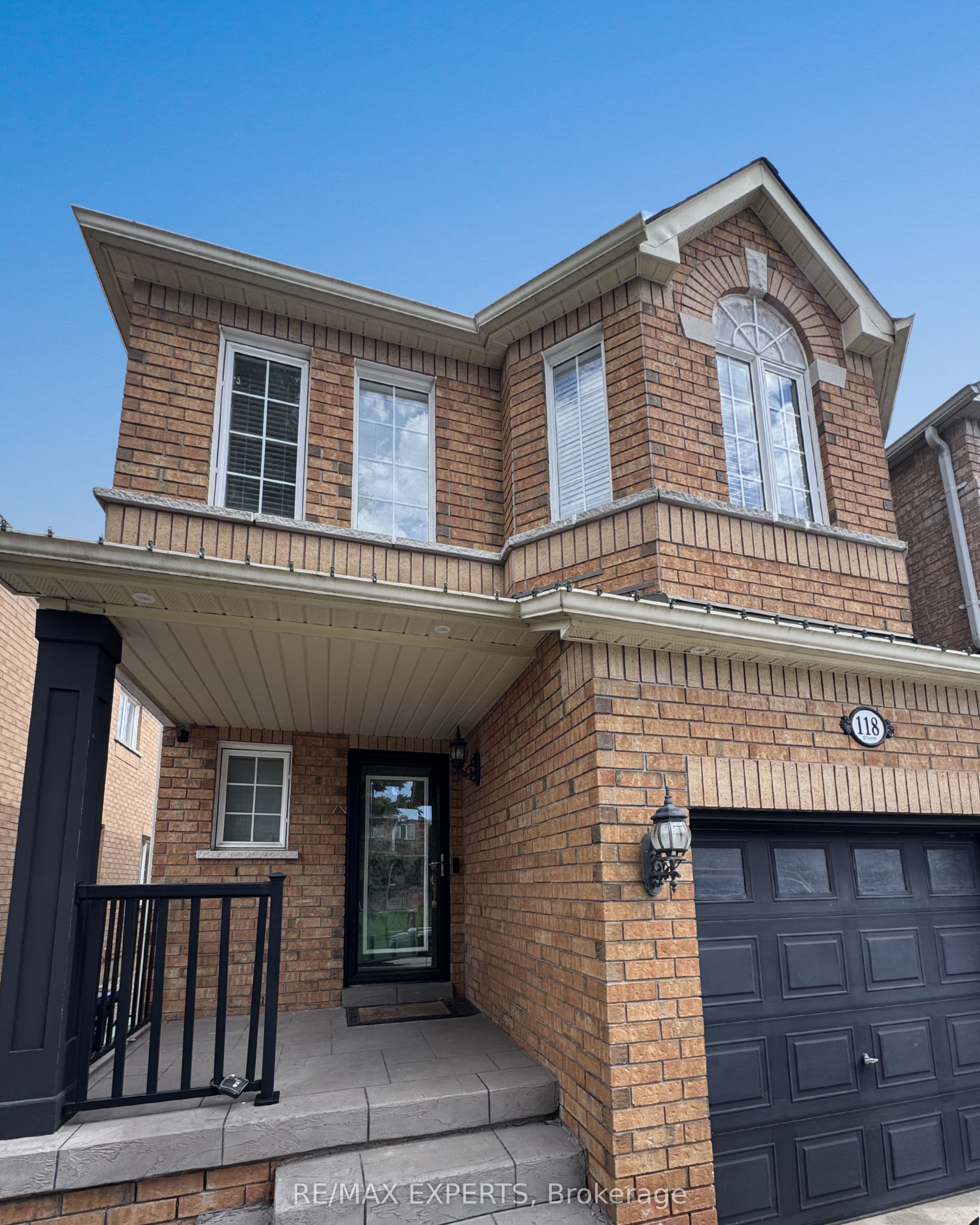 118 Senator Way photo 1