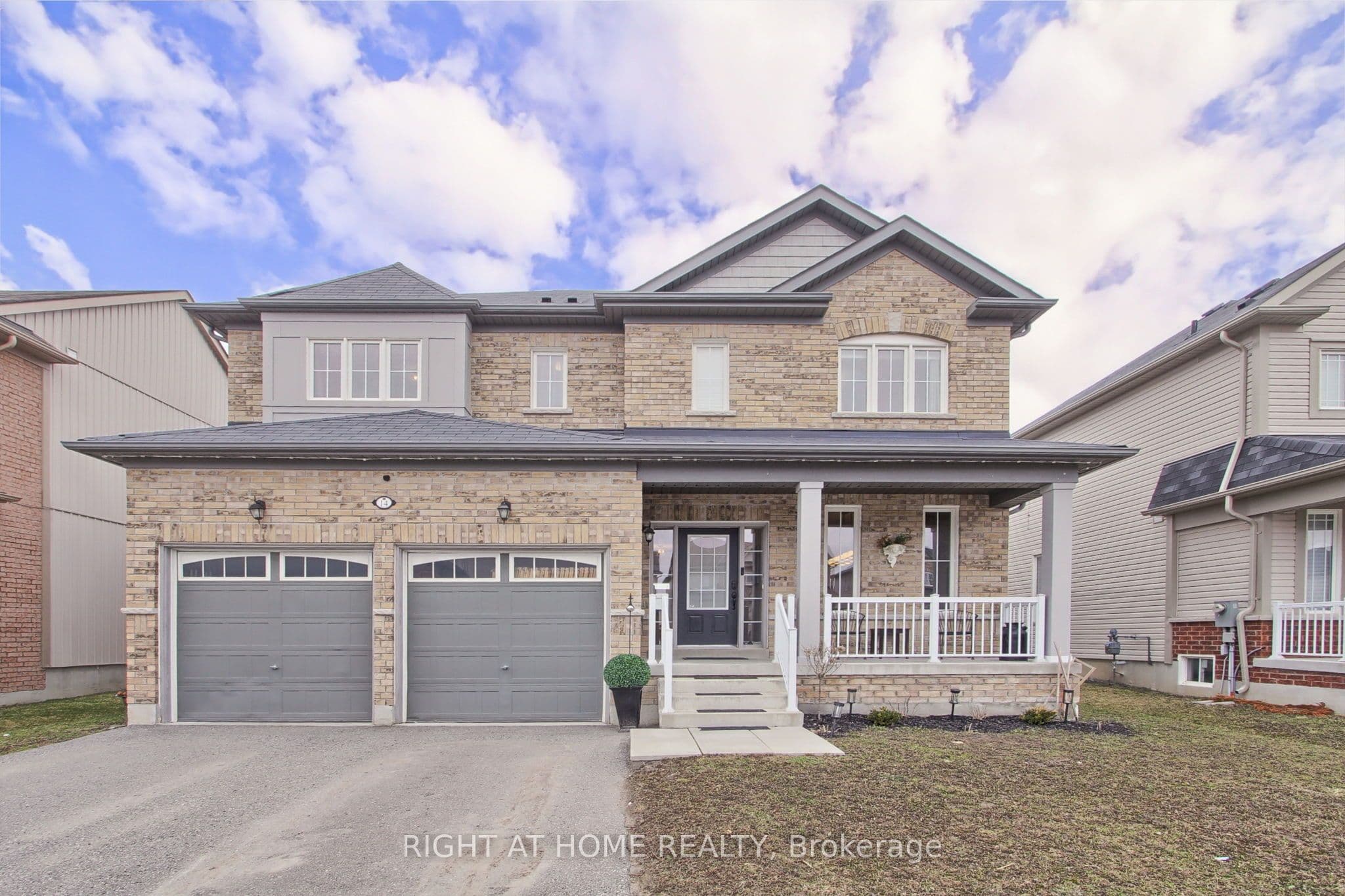 14 Don Hadden Crescent photo 1